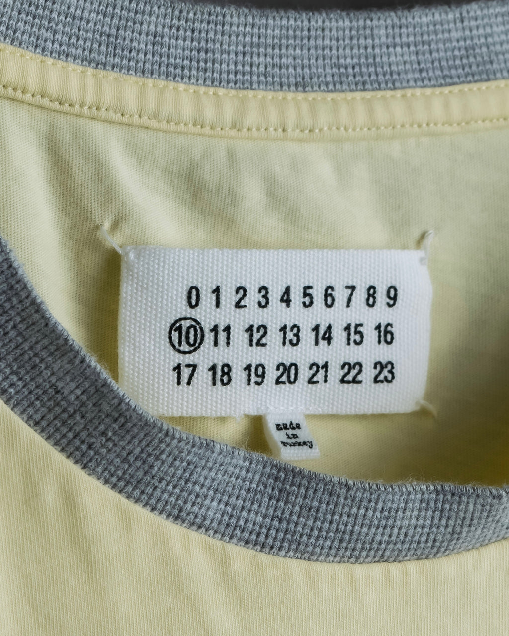 "MAISON MARGIELA"
Pastel yellow color box silhouette T-shirt