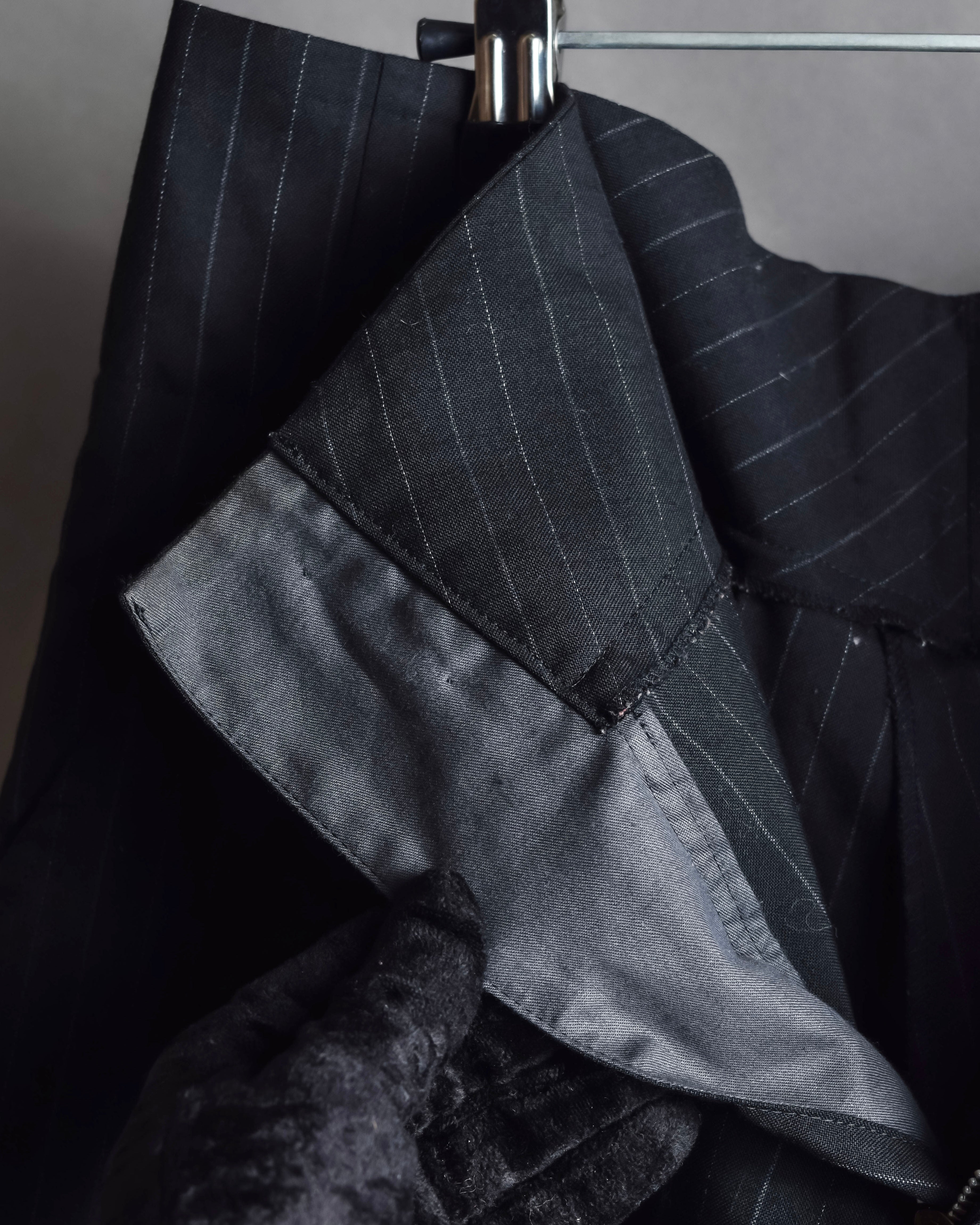 "YOHJI YAMAMOTO FEMME" 10AW Pinstripe pattern tuck wide slacks