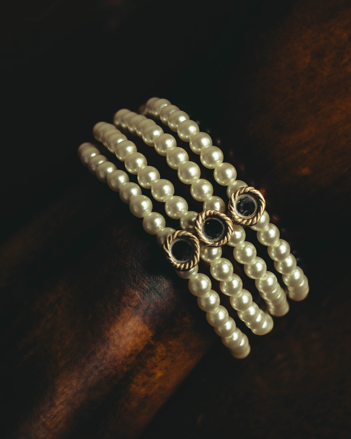 –SPECIAL– “Christian Dior” 2018-2025 Four-strand faux pearl bracelet with sculptural oval accents