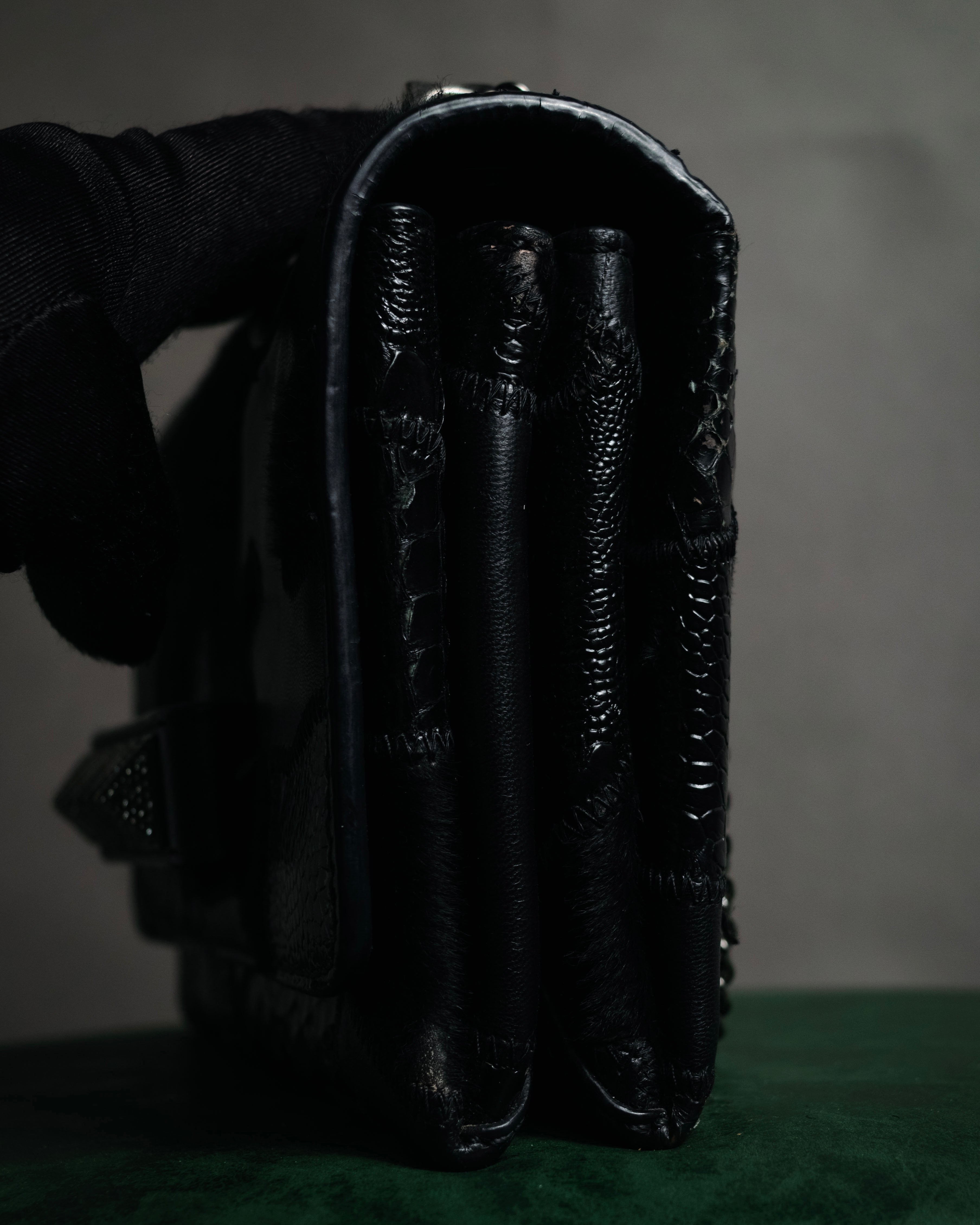 –SPECIAL– "VALENTINO GARAVANI" 2010’s Noir rockstud exotic patchwork chain bag