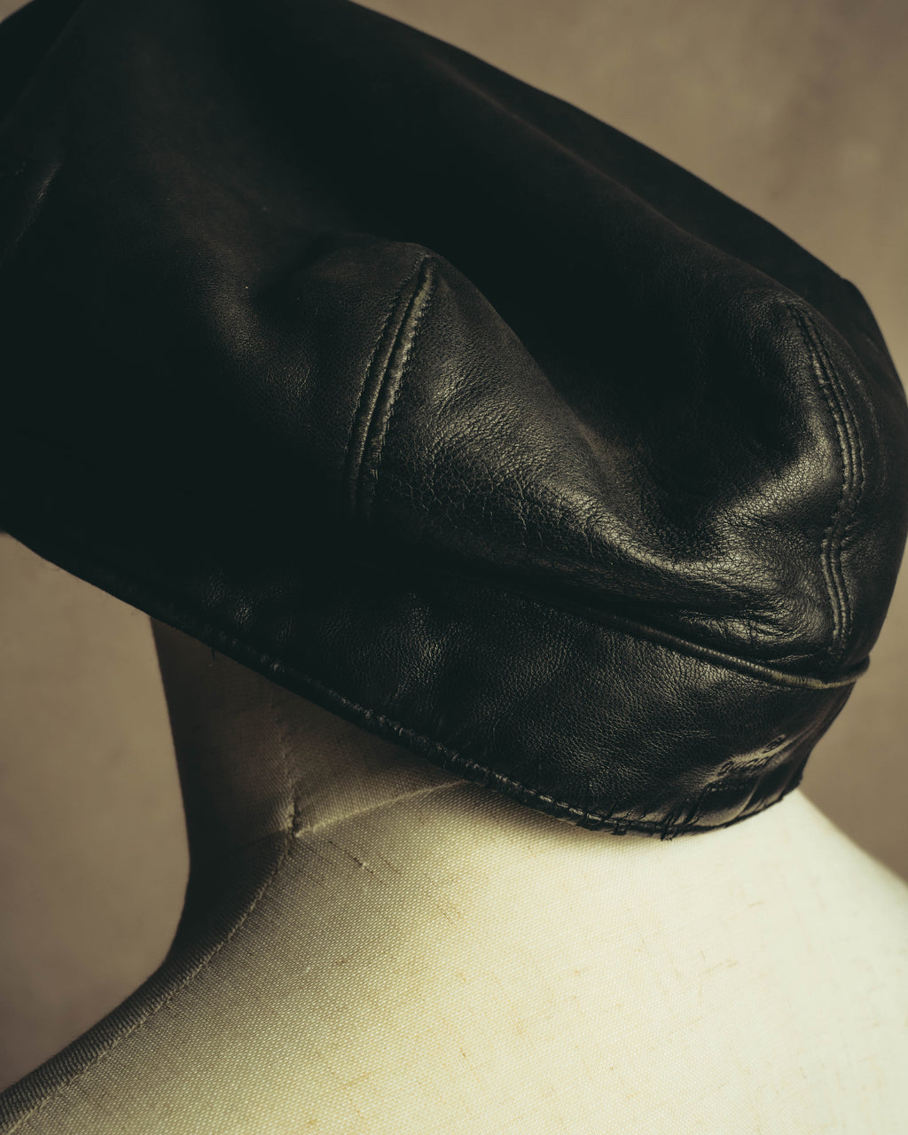 -SPECIAL- “GUCCI” 90’s-00’s Sculptural leather newsboy cap