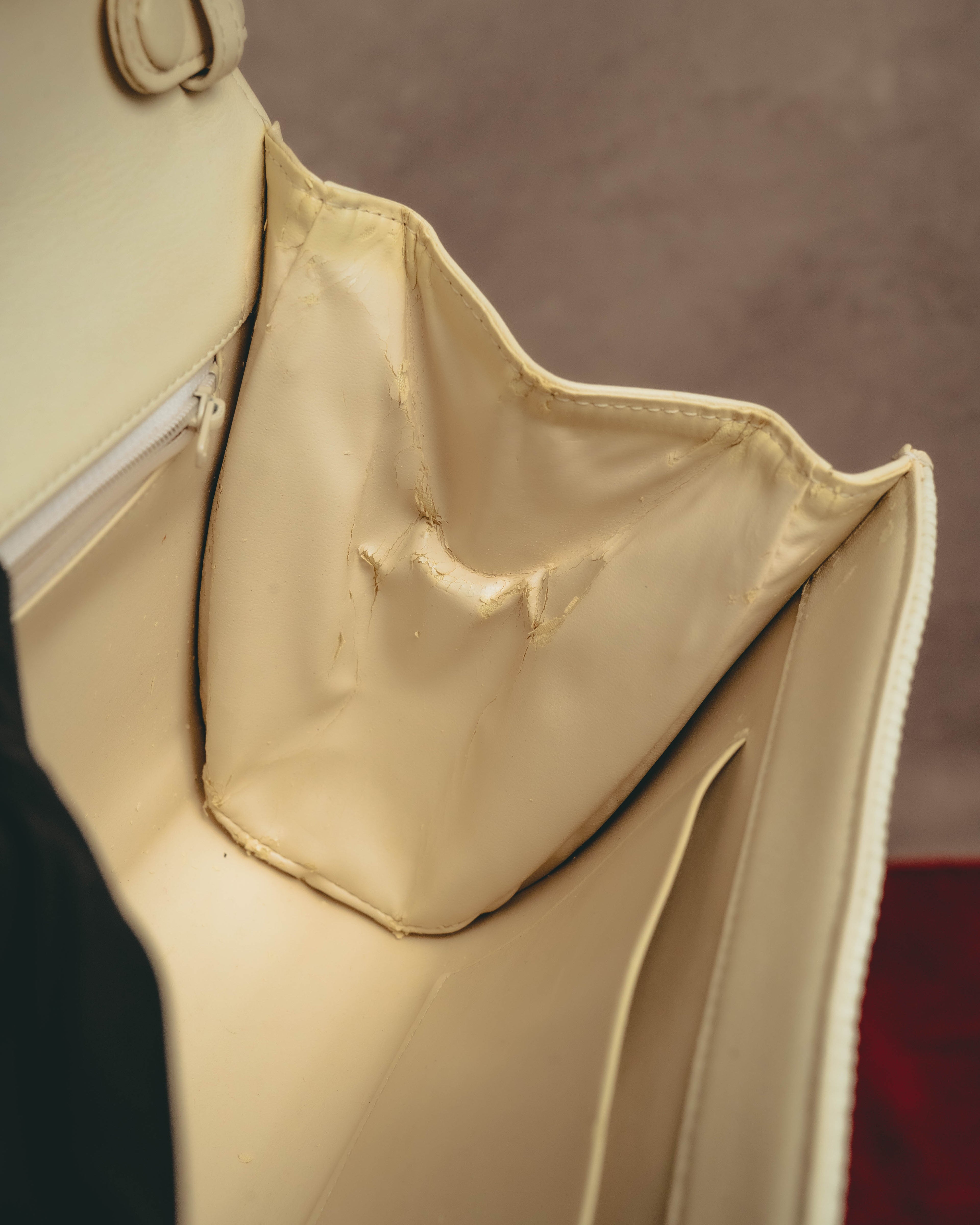 "HANAE MORI" 80's-90's Pleated butterfly clasp handbag