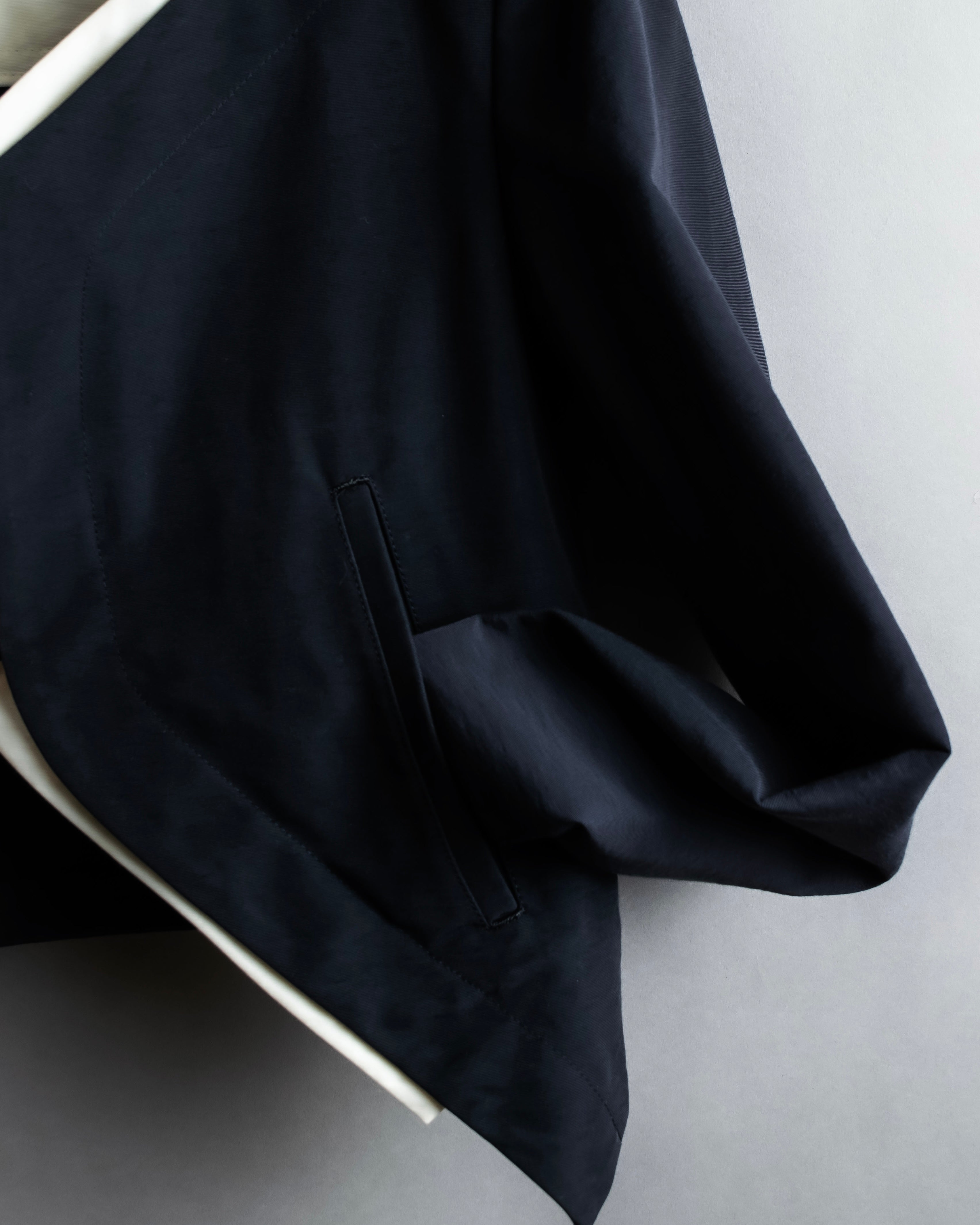 "LIMI feu" Cleric design inverted V-shaped hem short length jacket