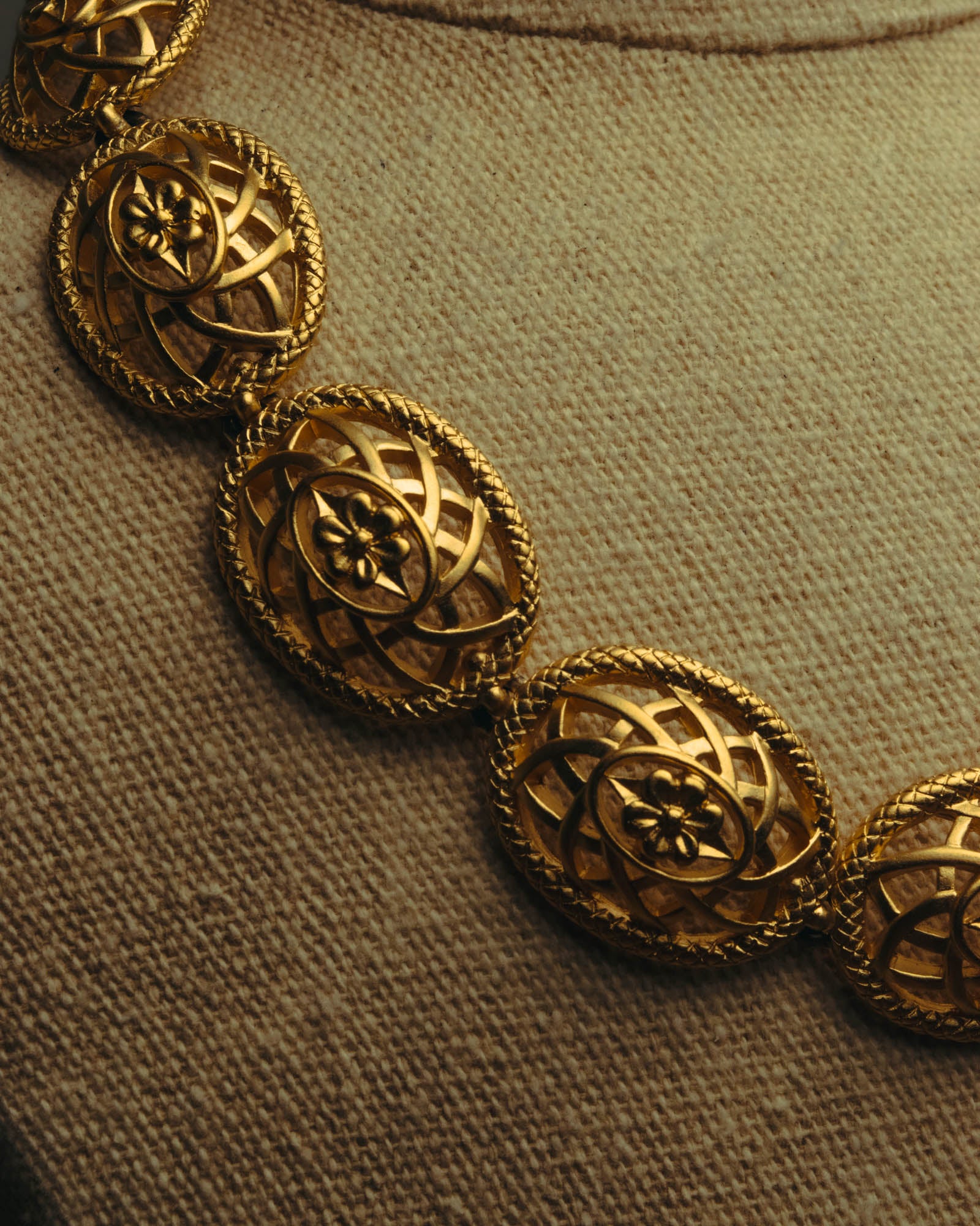 “Nina Ricci” 80’s-90’s floral openwork link necklace