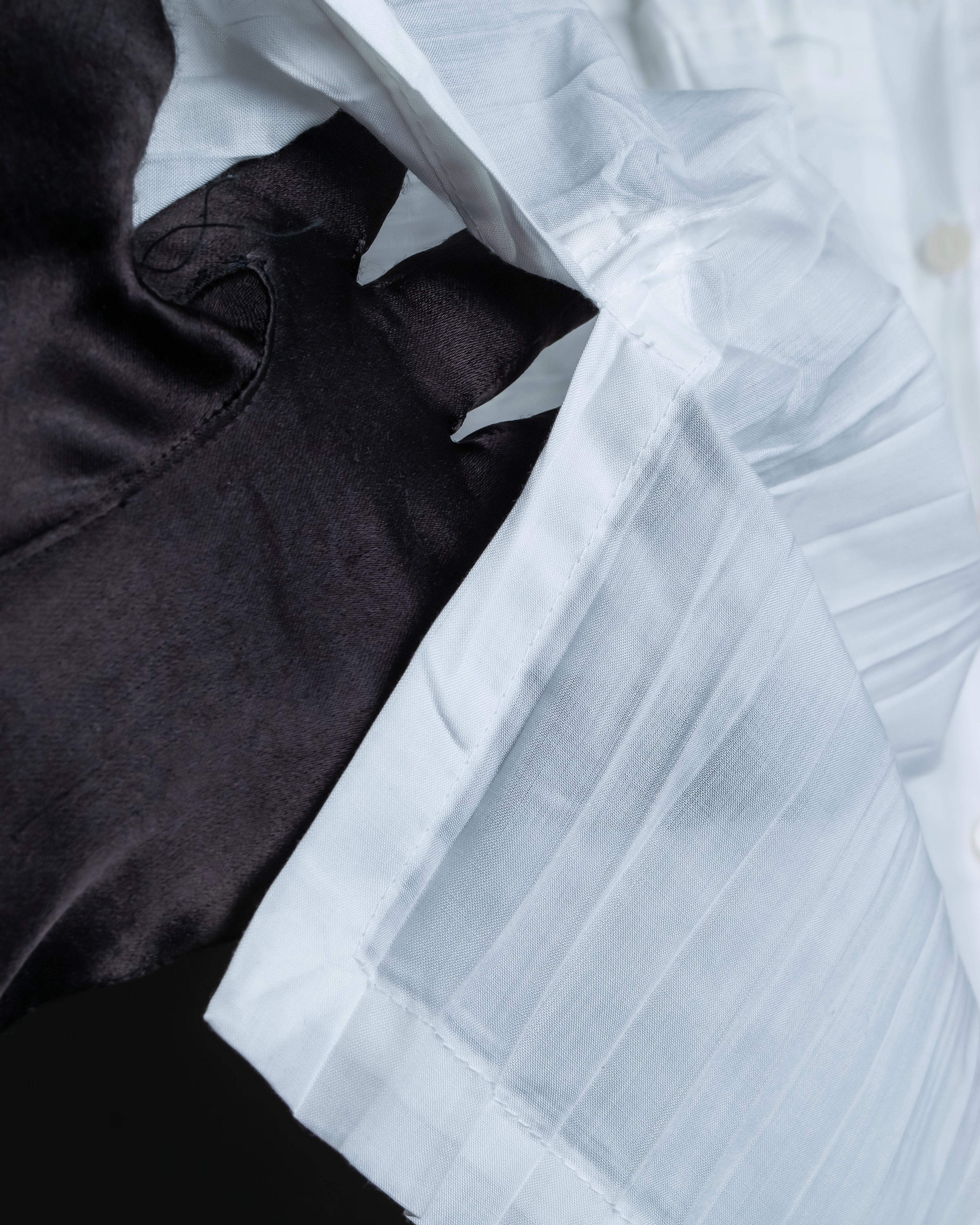 "ISSEY MIYAKE" Pleated short sleeve shirt