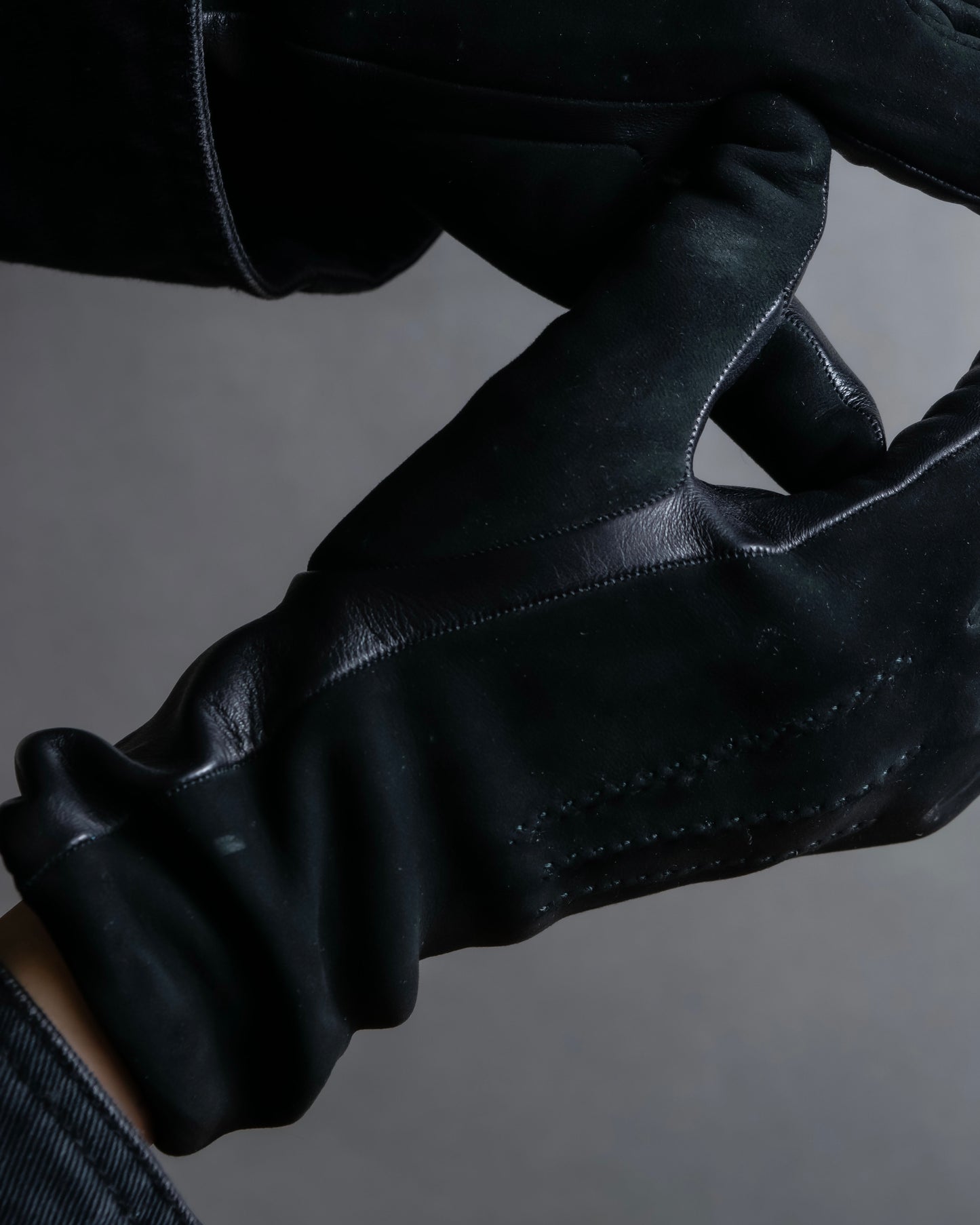 "HERMES" Leather switching design inner brushed feel gloves