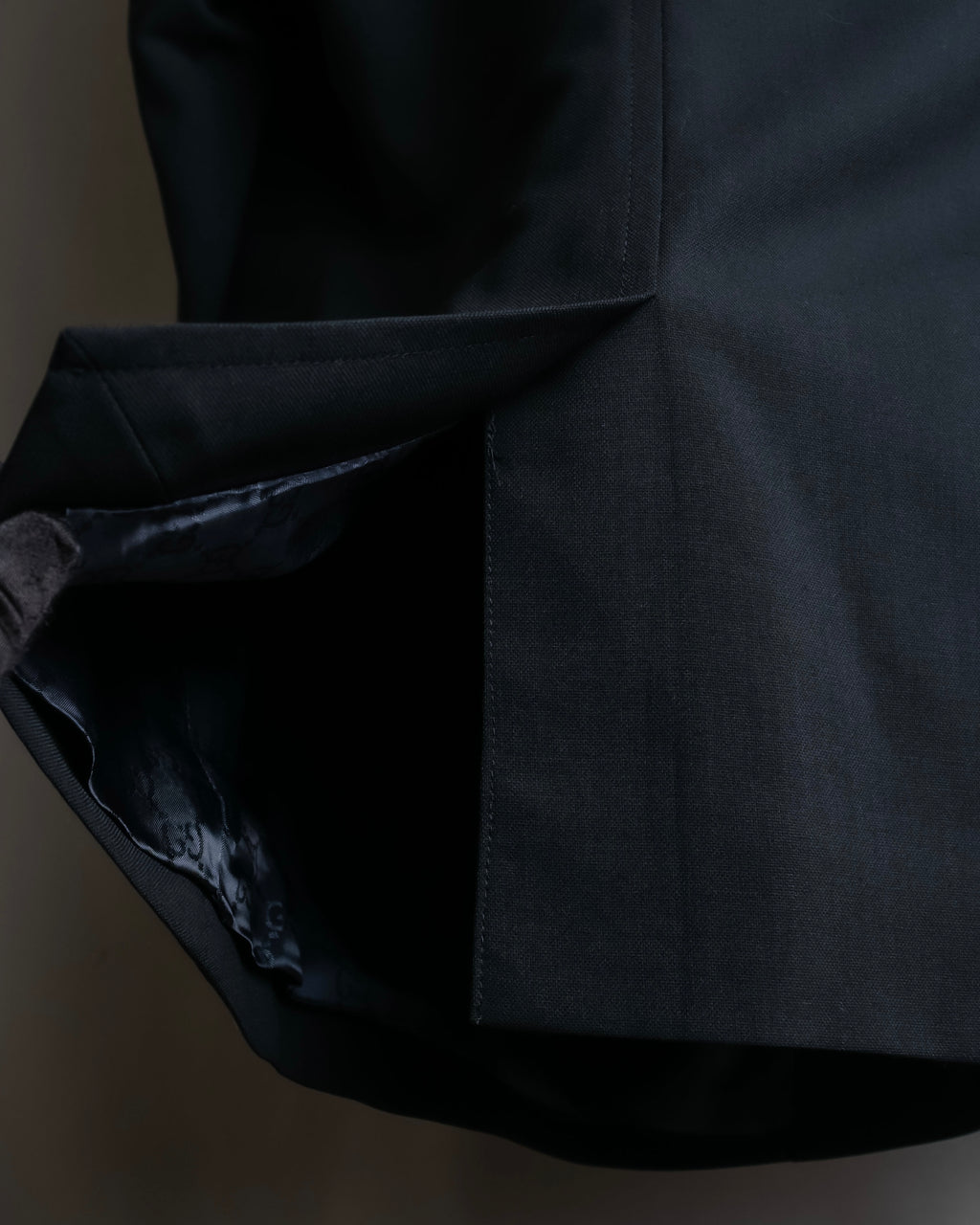 "GUCCI" 90's Beautiful draping fly-front tailored jacket