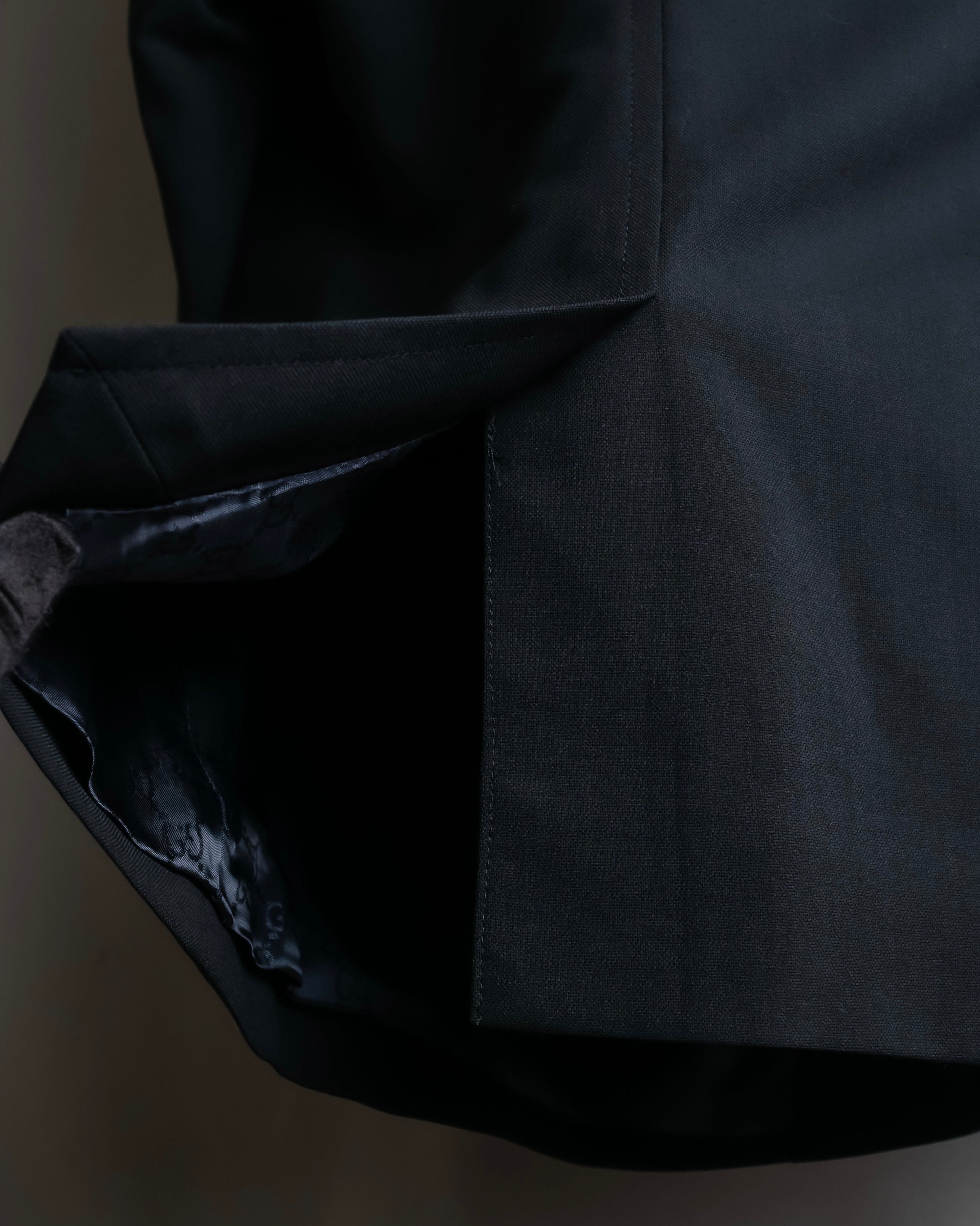 "GUCCI" 90's Beautiful draping fly-front tailored jacket