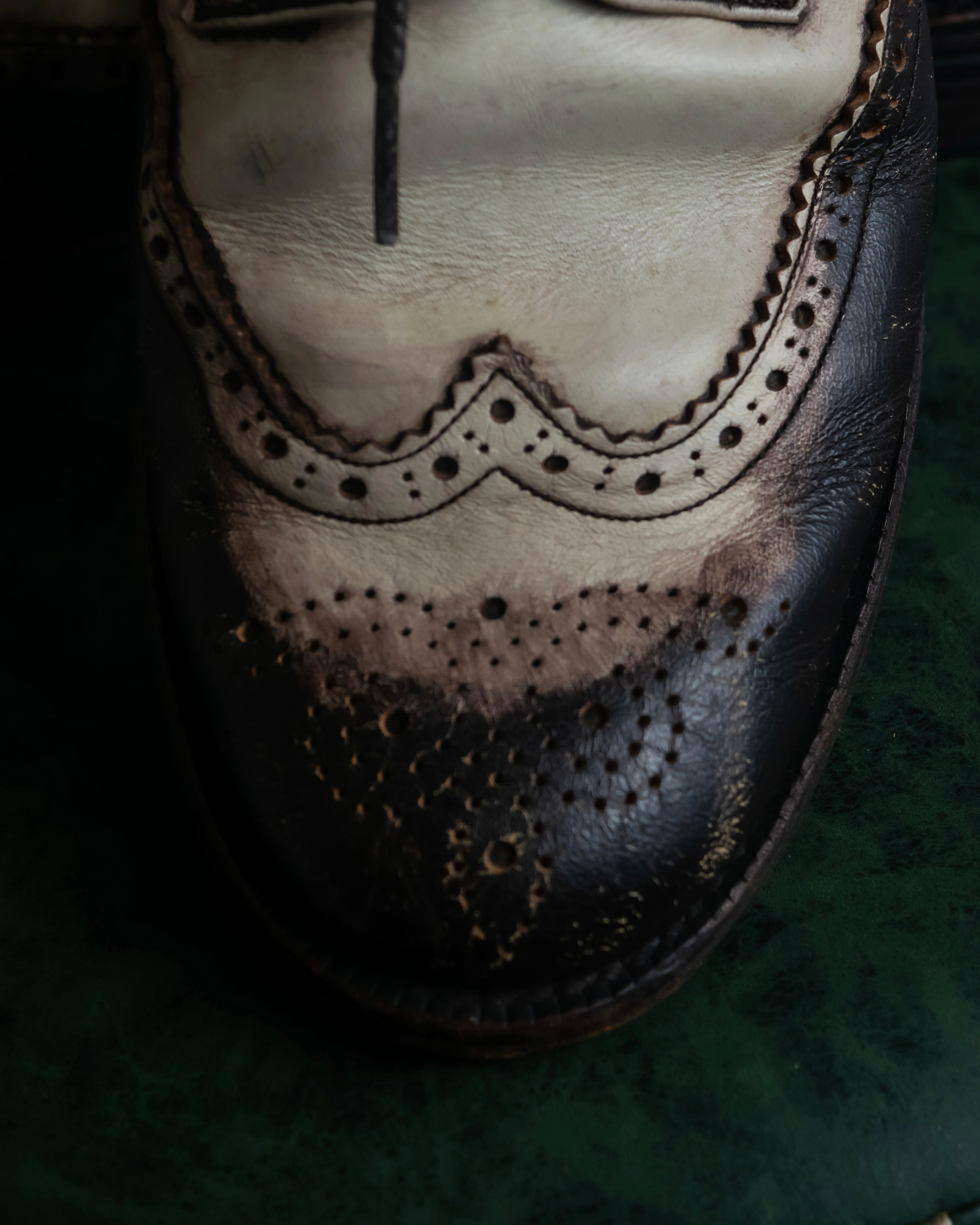 "ISSEY MIYAKE" Fade color wingtip leather shoes