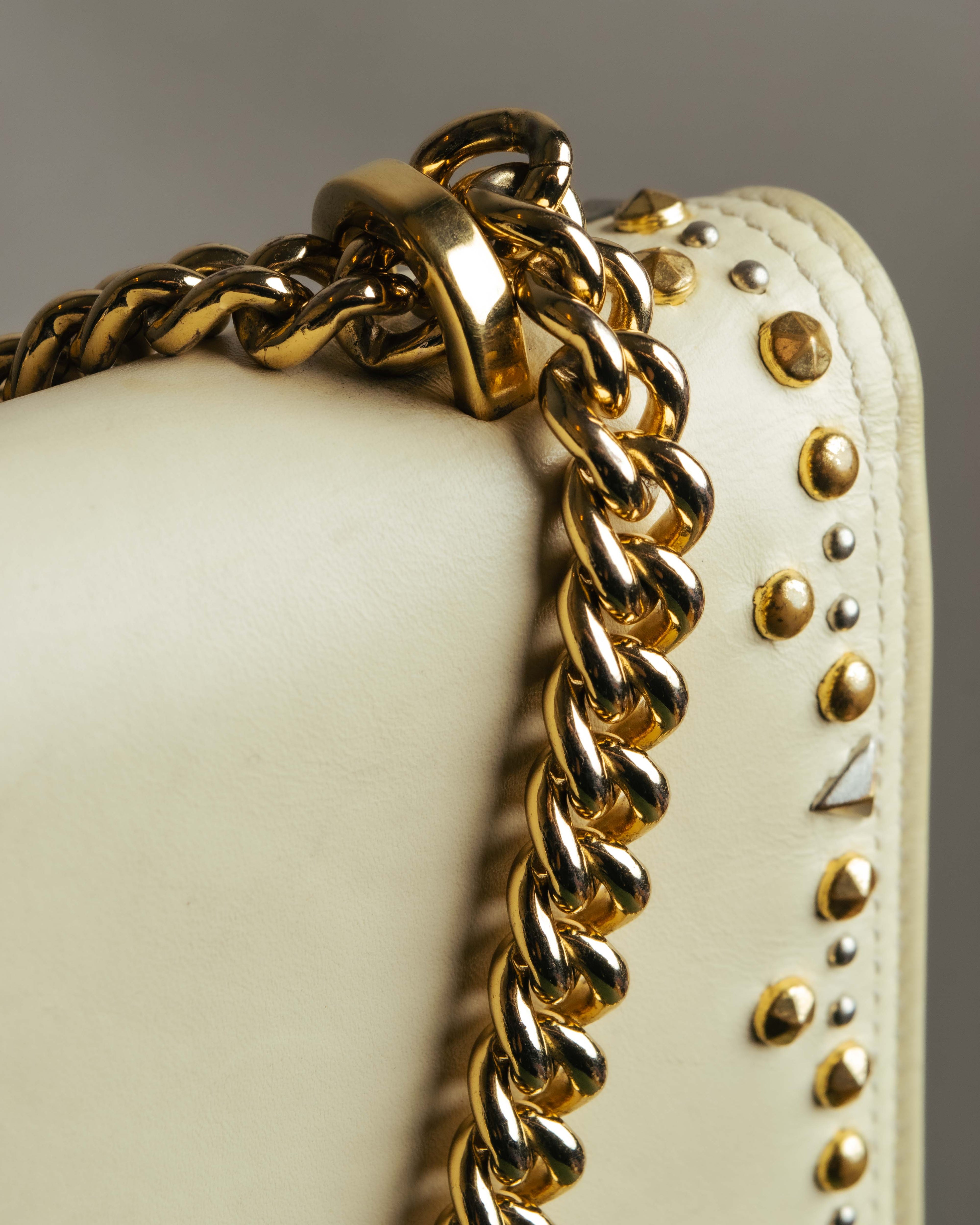 -SPECIAL- “Salvatore Ferragamo” 2015-2017 Vara studded chain shoulder bag
