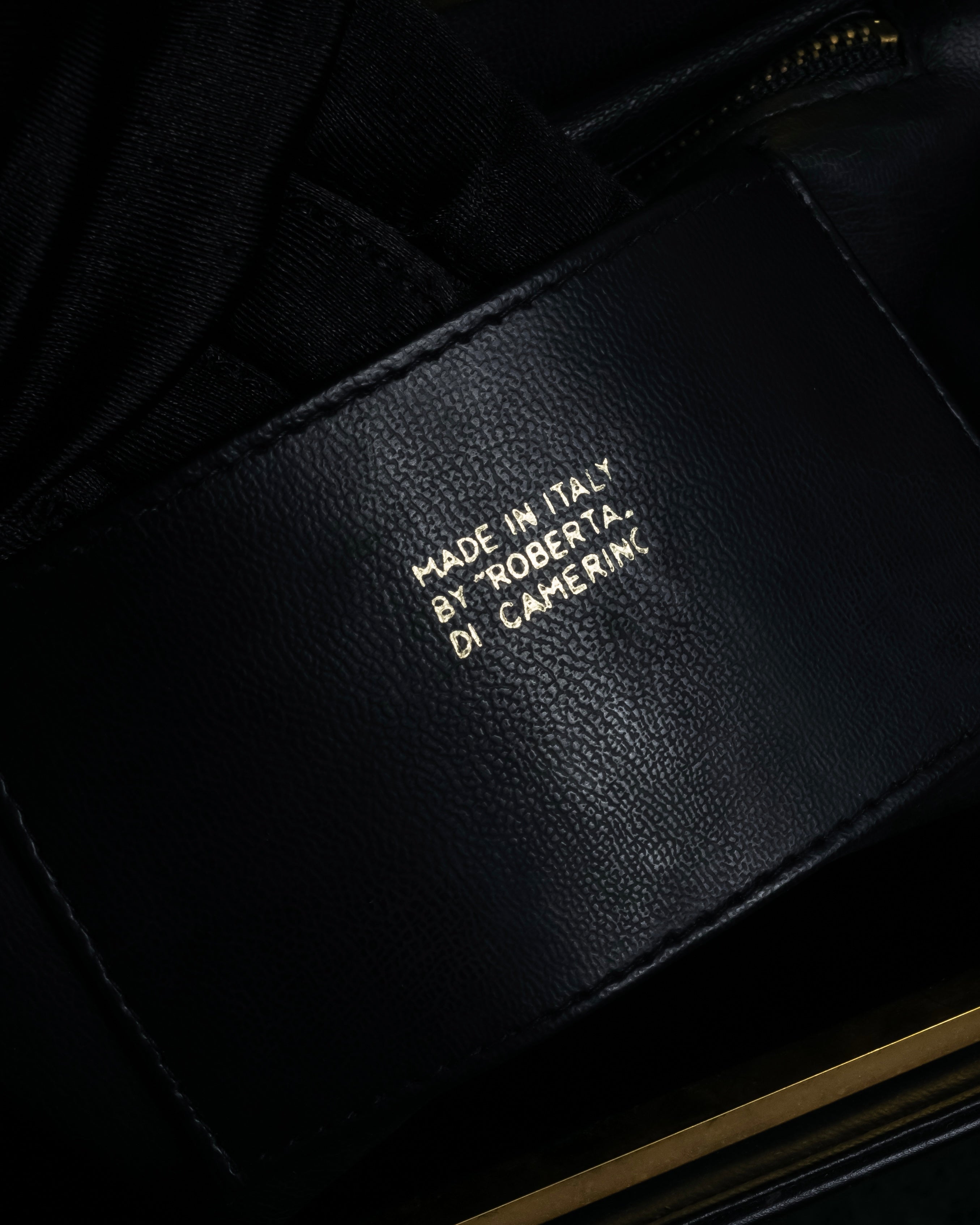 "Roberta Di Camerino" Logo motif charm design modern doctor bag