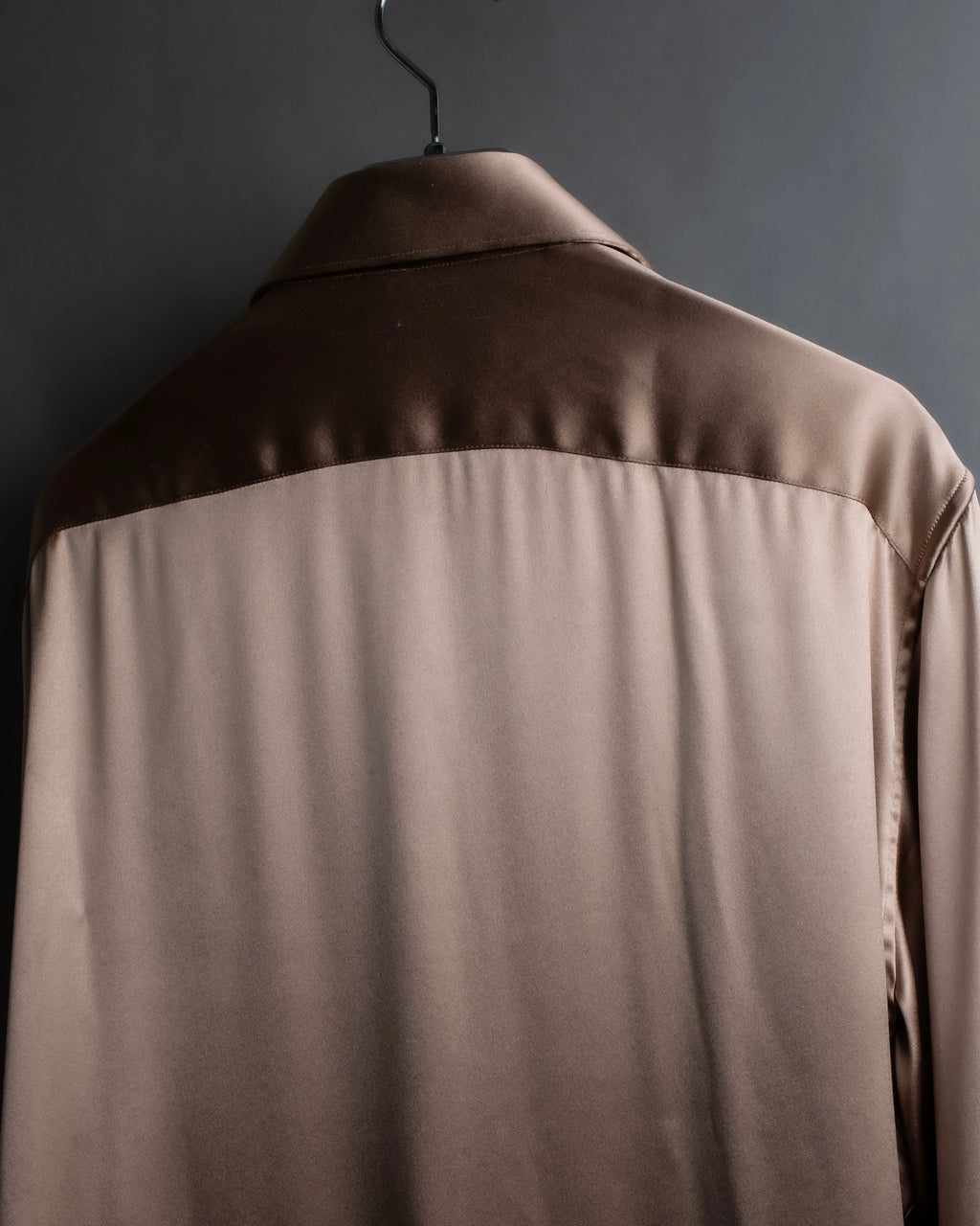 "GUCCI" Ecru beige glossy wide collar shirt