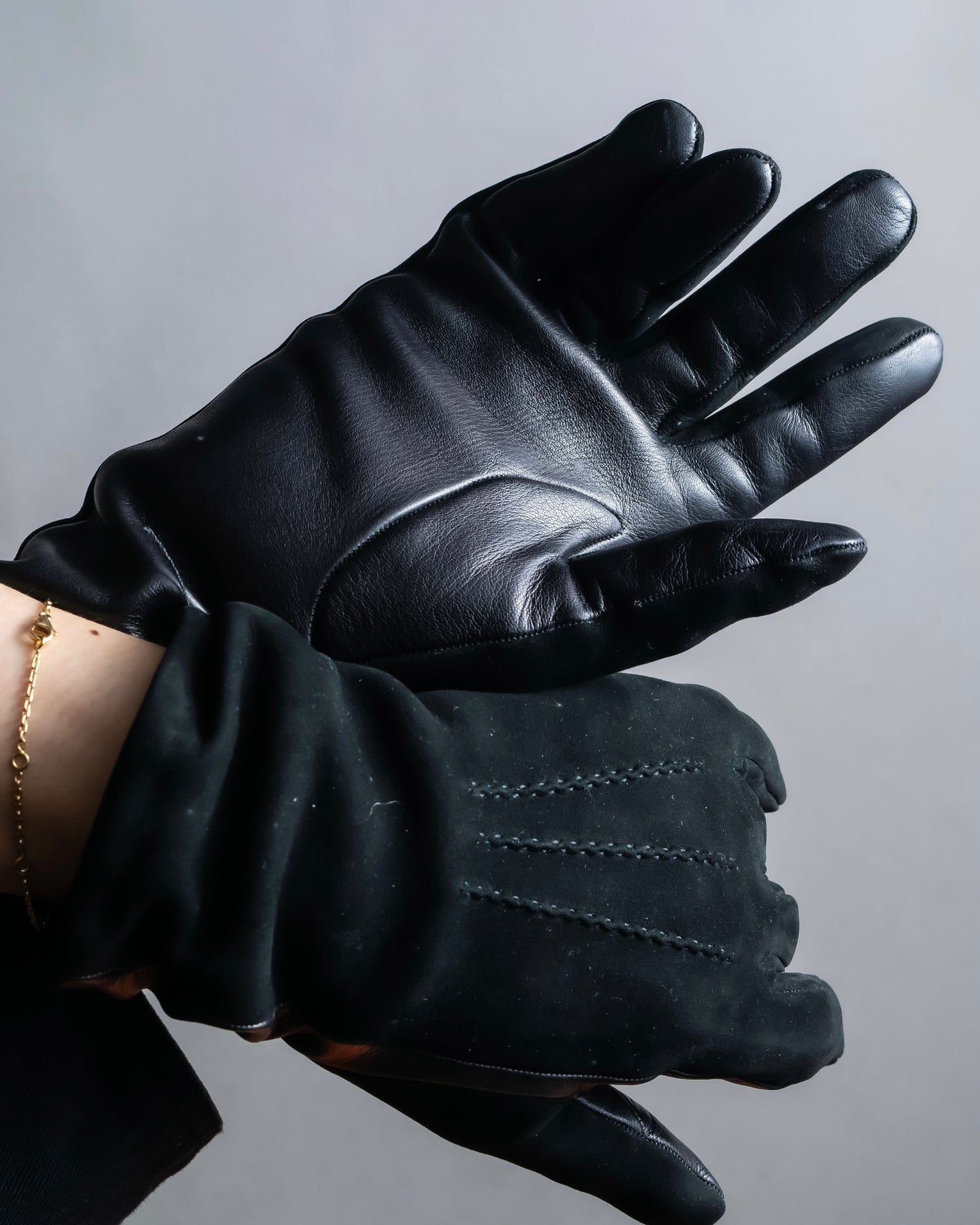 "HERMES" Leather switching design inner brushed feel gloves