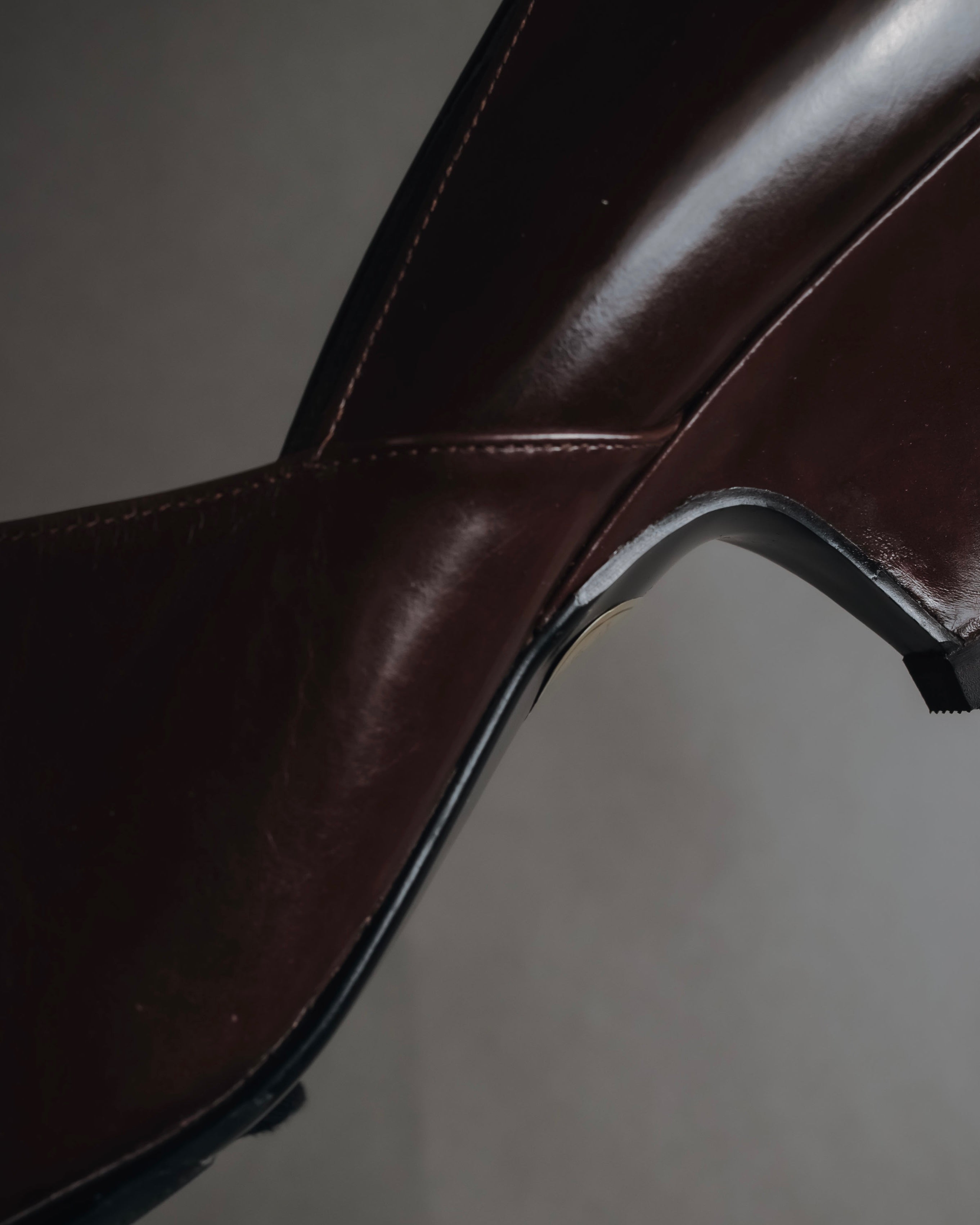 "YVES SAINT LAURENT" Elegant ribbon leather pumps