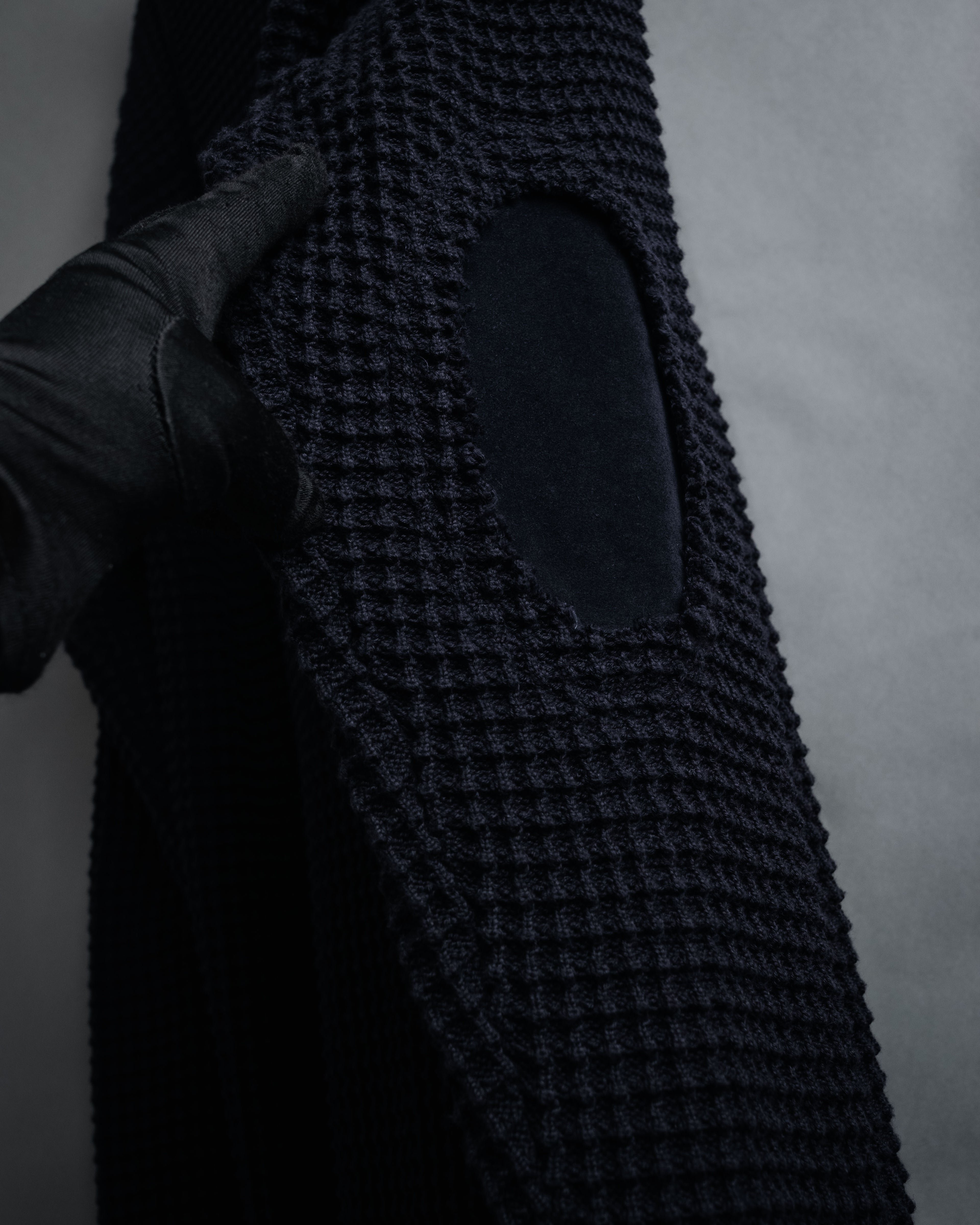 –SPECIAL– “Maison Margiela”
2018 season Deep v-neck elbow patch waffle knit