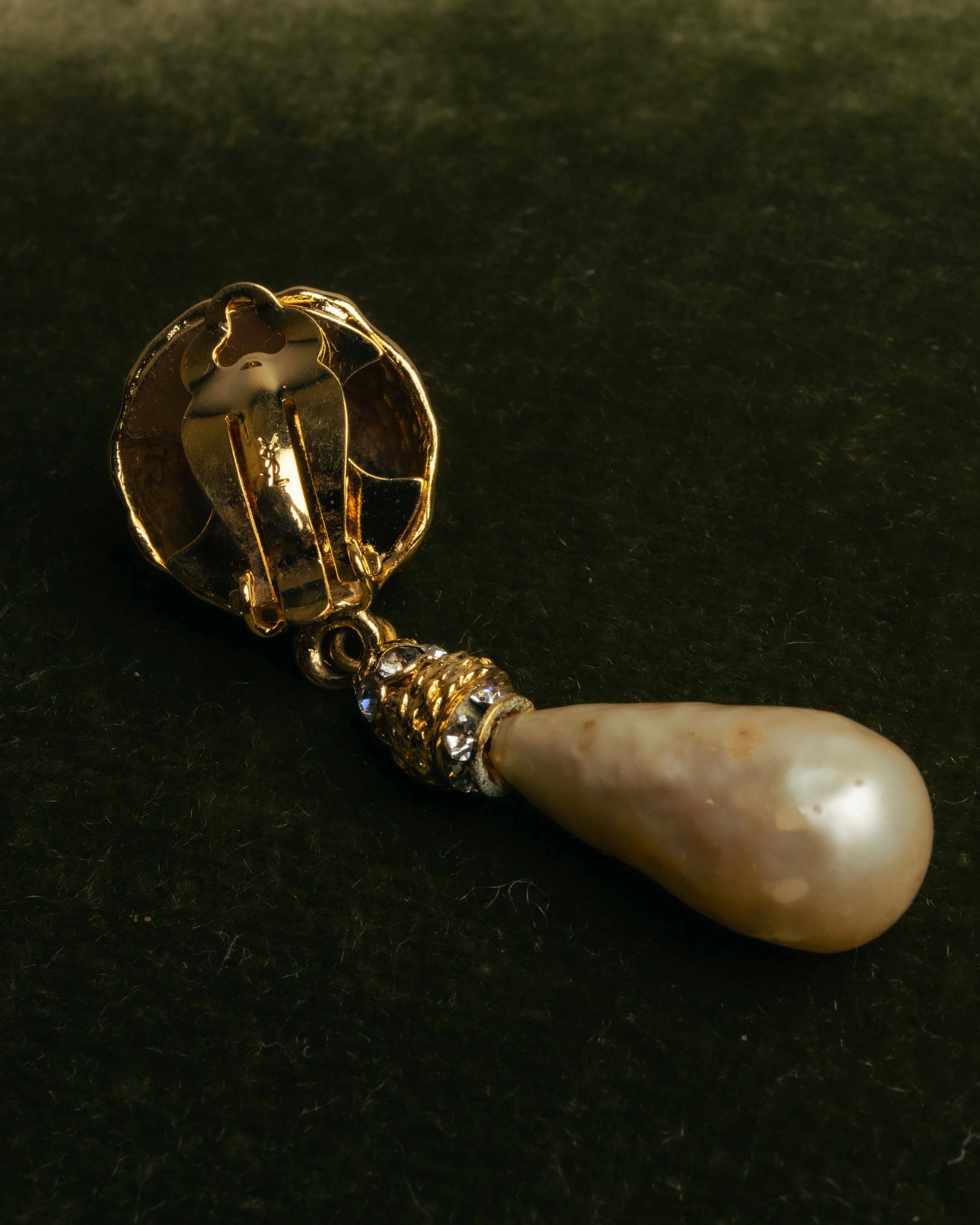 "Yves Saint Laurent" 80's-90's Pearl clip on drop earrings