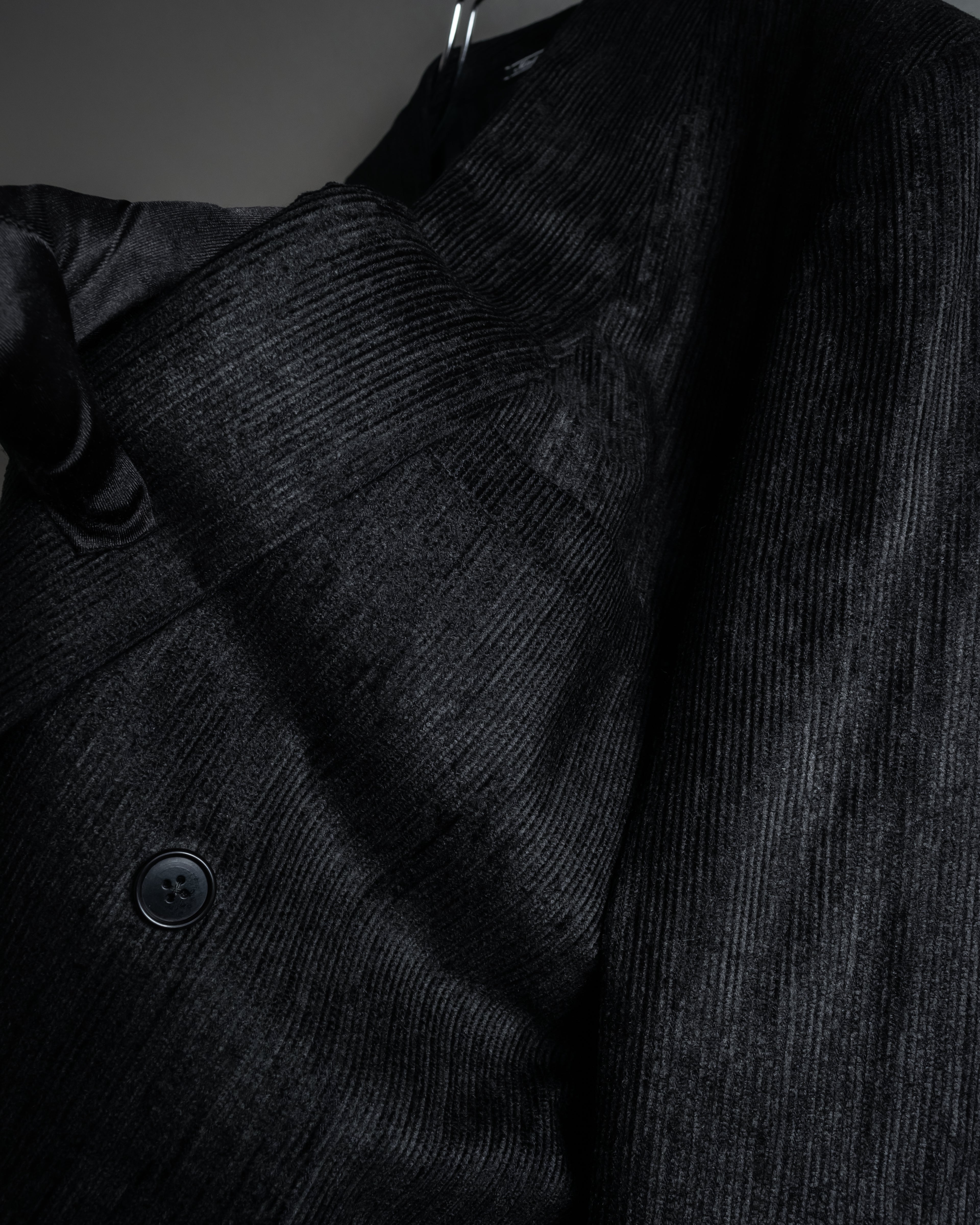 “Gianni Versace” 80’s-90’s Shadowed-texture tailored jacket