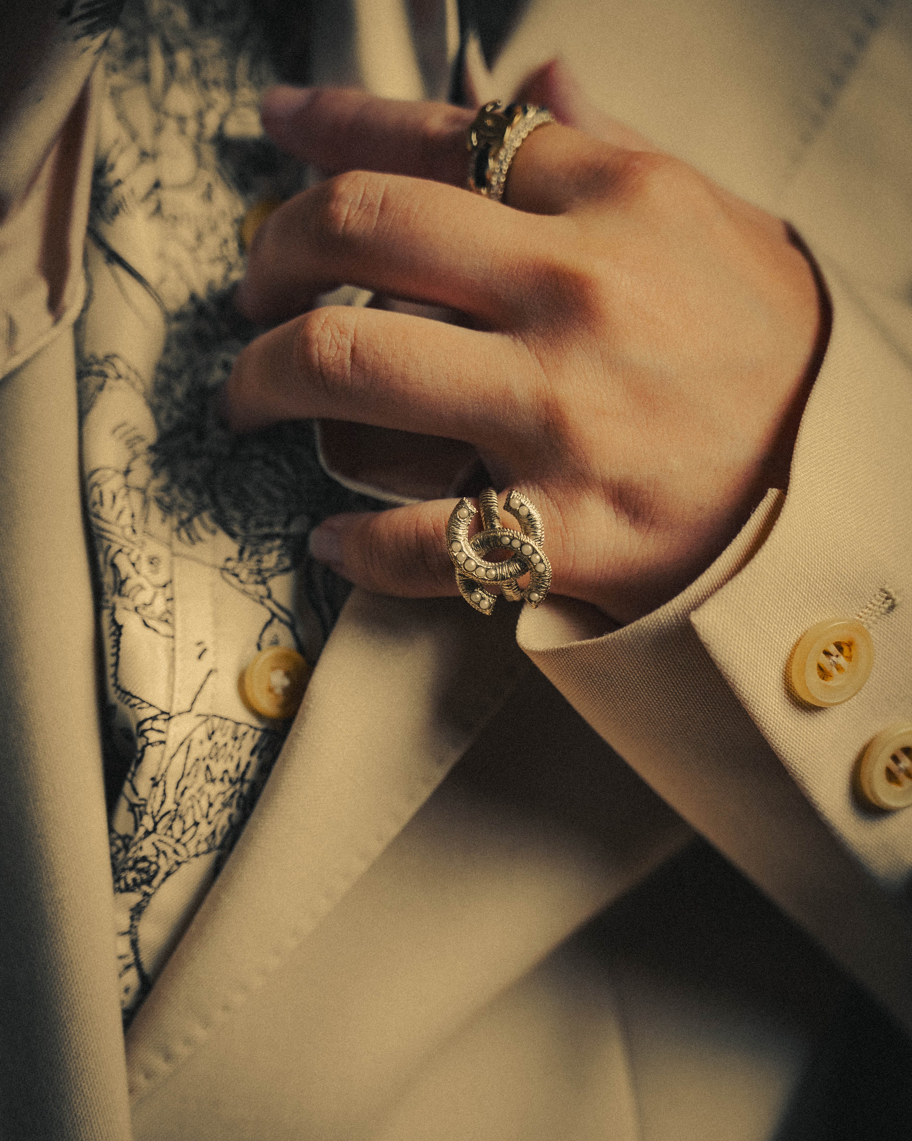 –SPECIAL– "CHANEL" Sculptural pearl double c costume ring