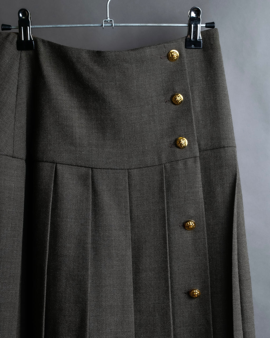 "CHANEL" Side button design pleated flared skirt