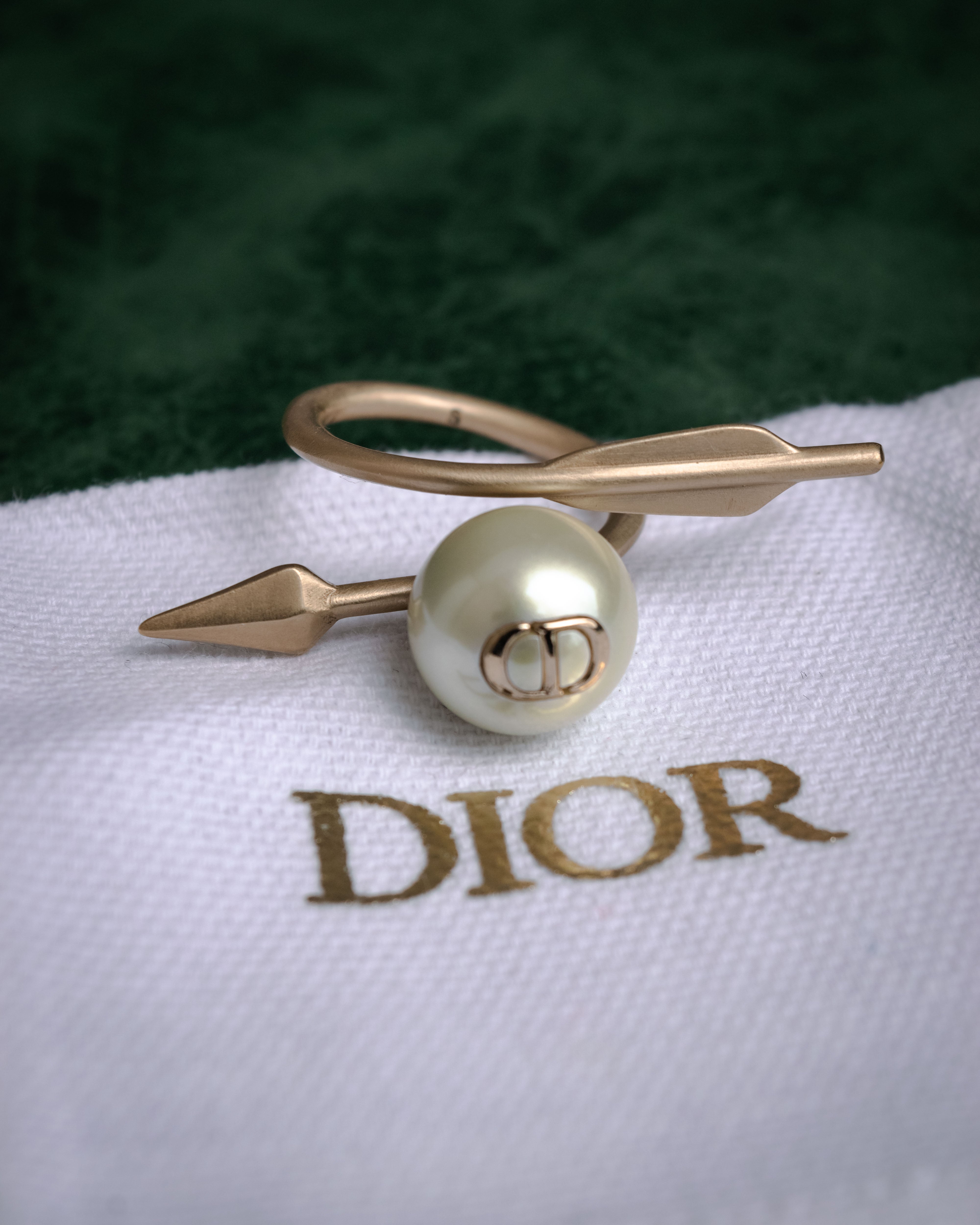 SPECIAL– “DIOR” 2017-present Arrow pearl CD open ring – MOOD