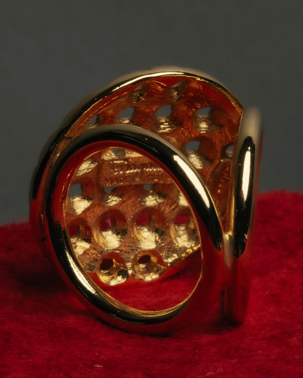 “Salvatore Ferragamo” 90’s-00’s Intrecciato motif scarf ring