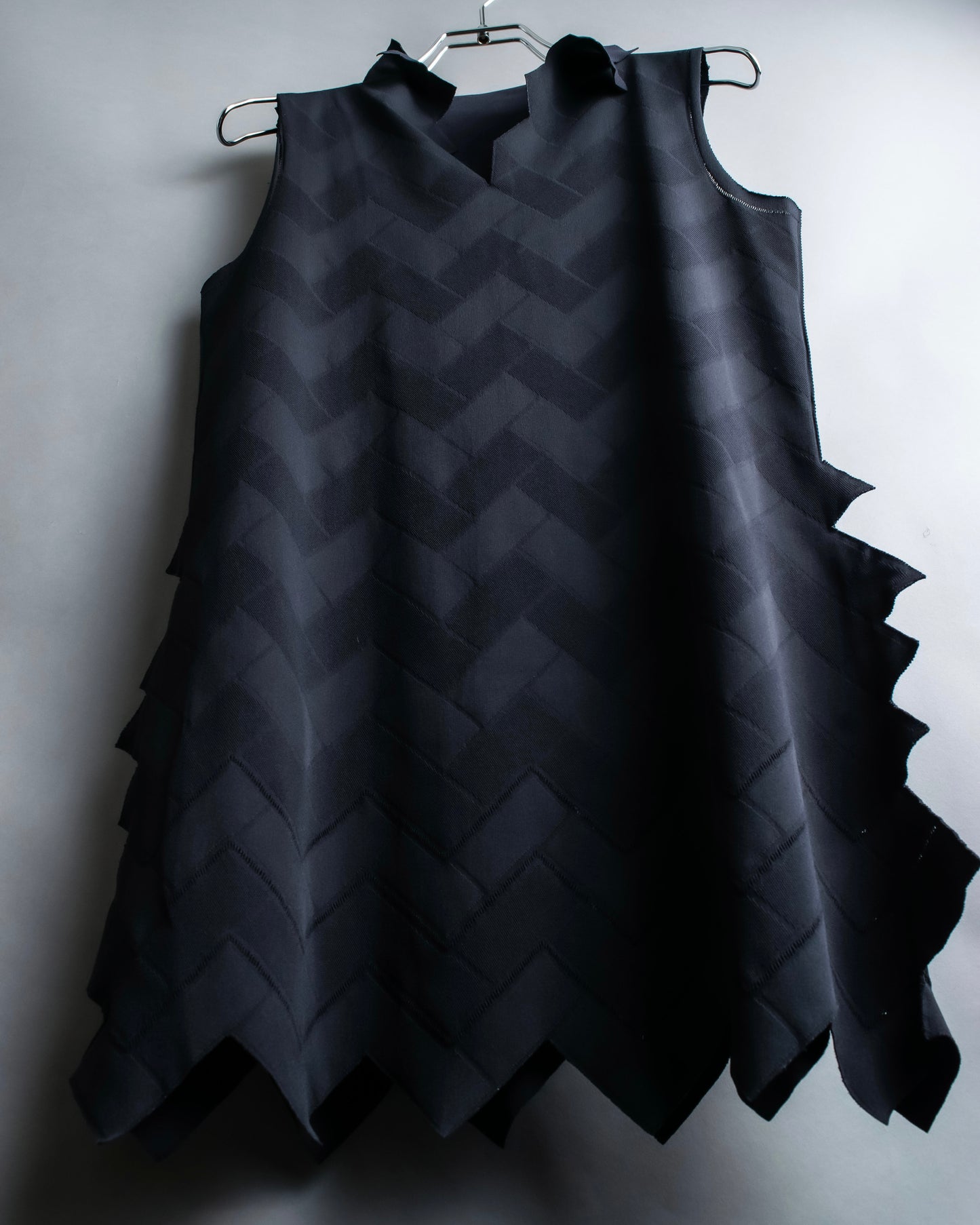 "PLEATS PLEASE ISSEY MIYAKE" 

Meander sleeveless tops