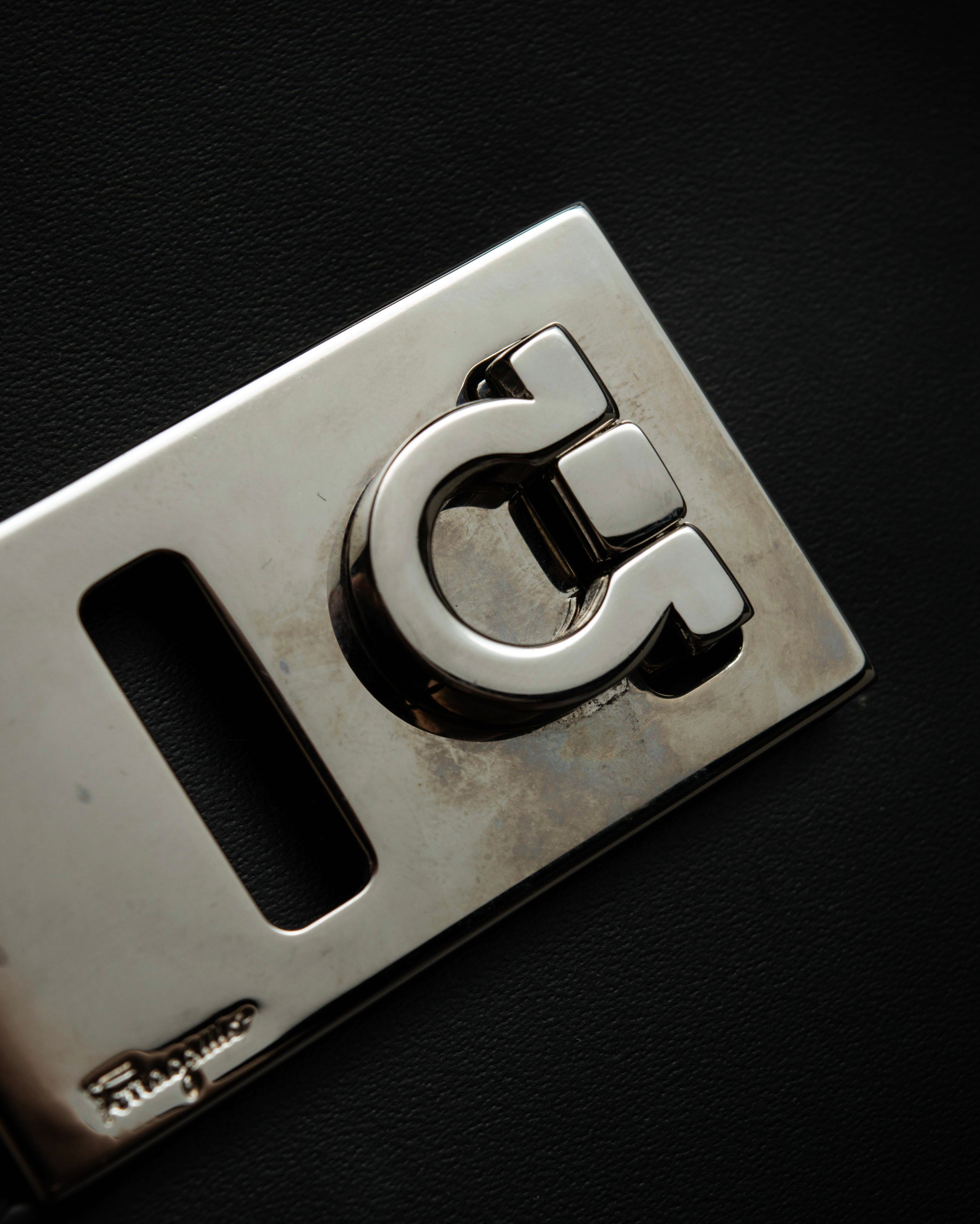 "Salvatore Ferragamo" Gancini motif both sides design leather hand bag