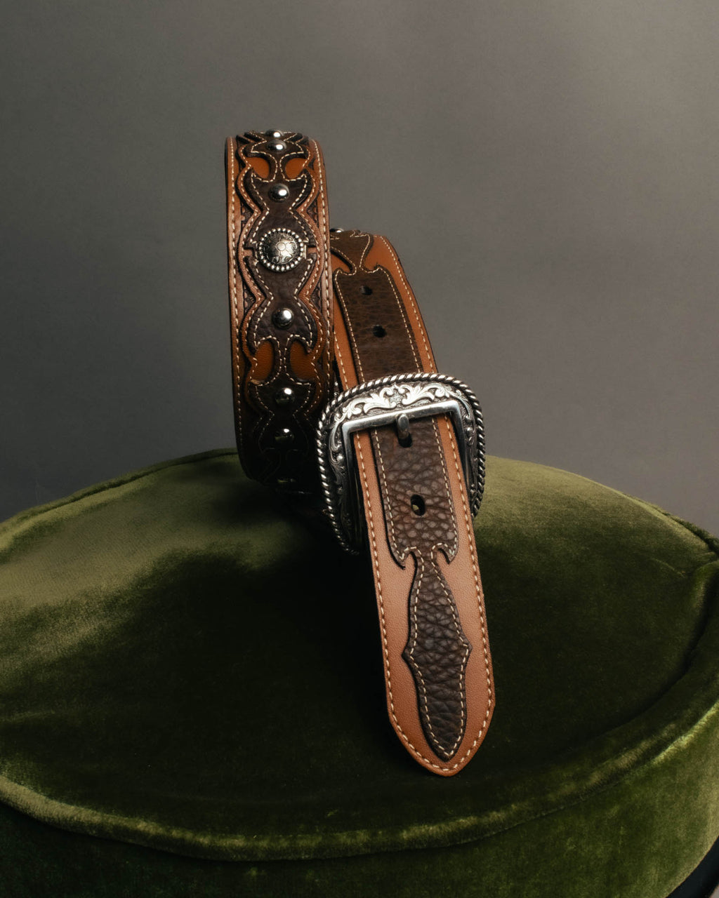 "ARIAT" 00's-10's Studded tooled leather western belt
