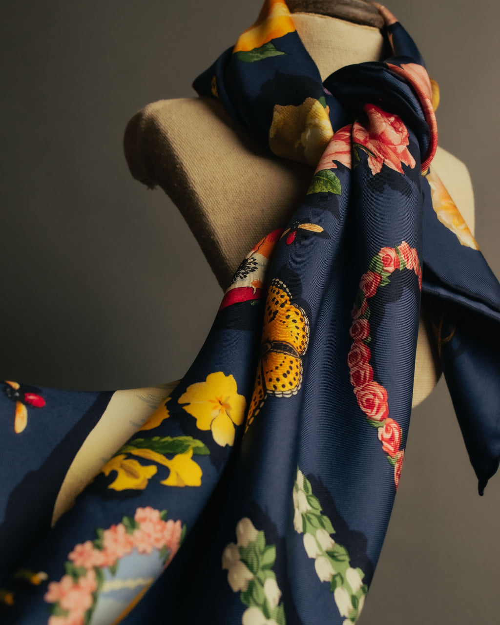 “GUCCI” 90’s-00’s Flora logo silk scarf