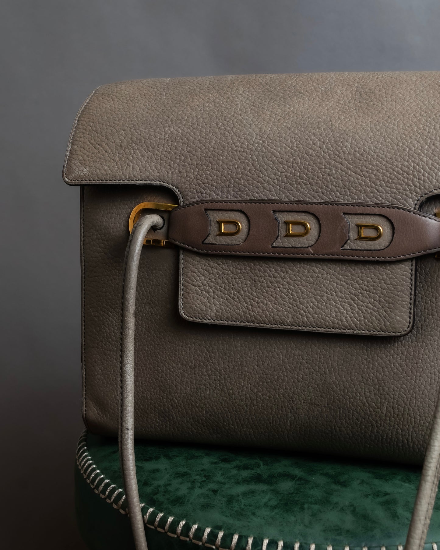 "Delvaux" Front D metal charm design horizontal leather shoulder bag