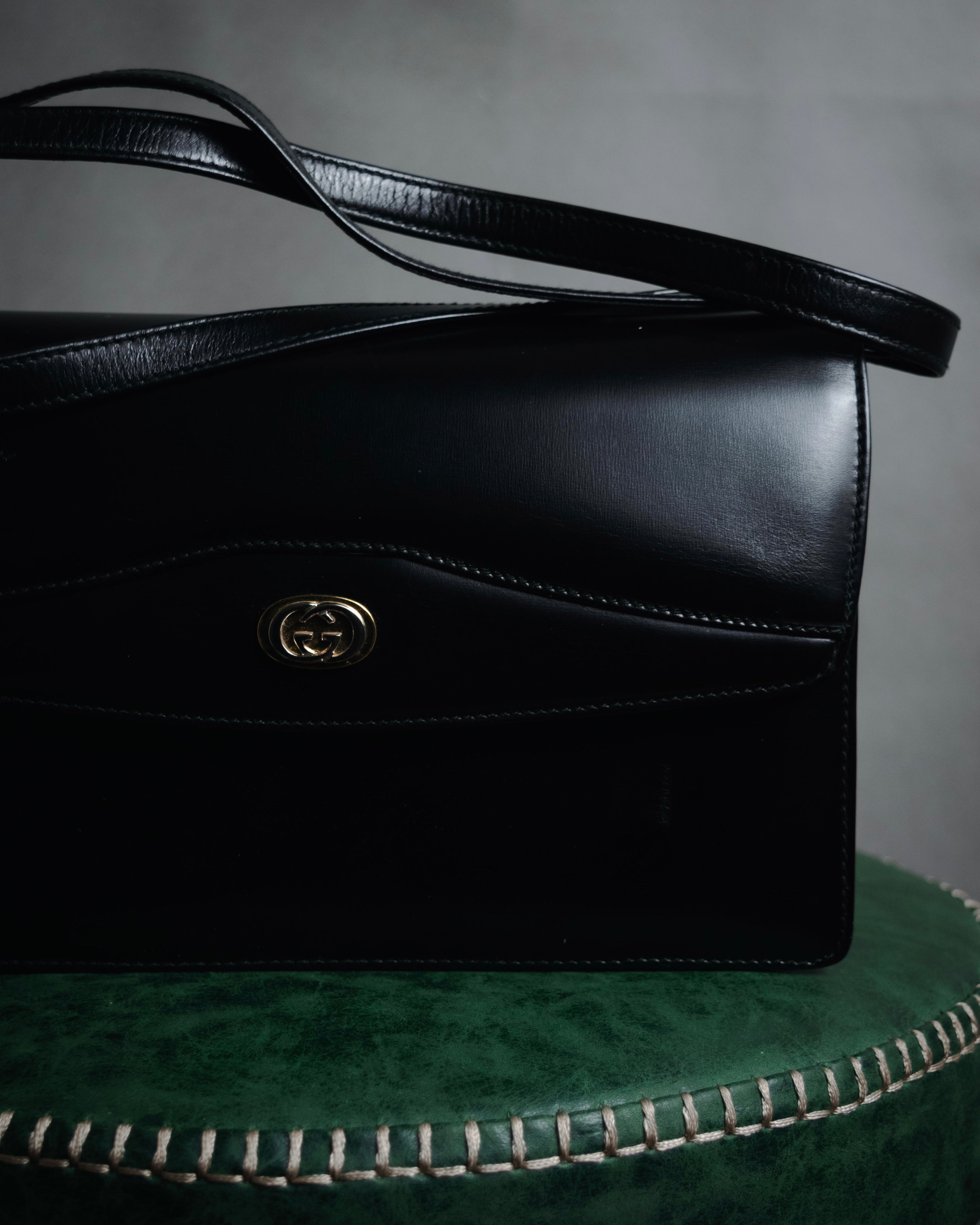 "GUCCI" 80’s-90’s crest-plaque leather shoulder bag