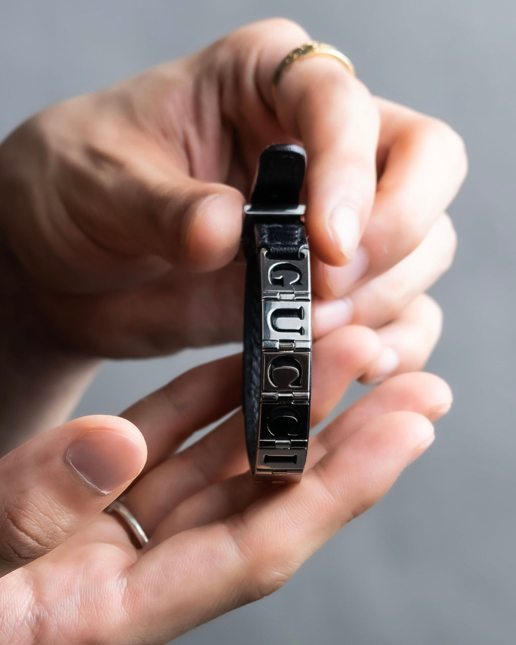 "GUCCI" Logo cat engraved leather bracelet