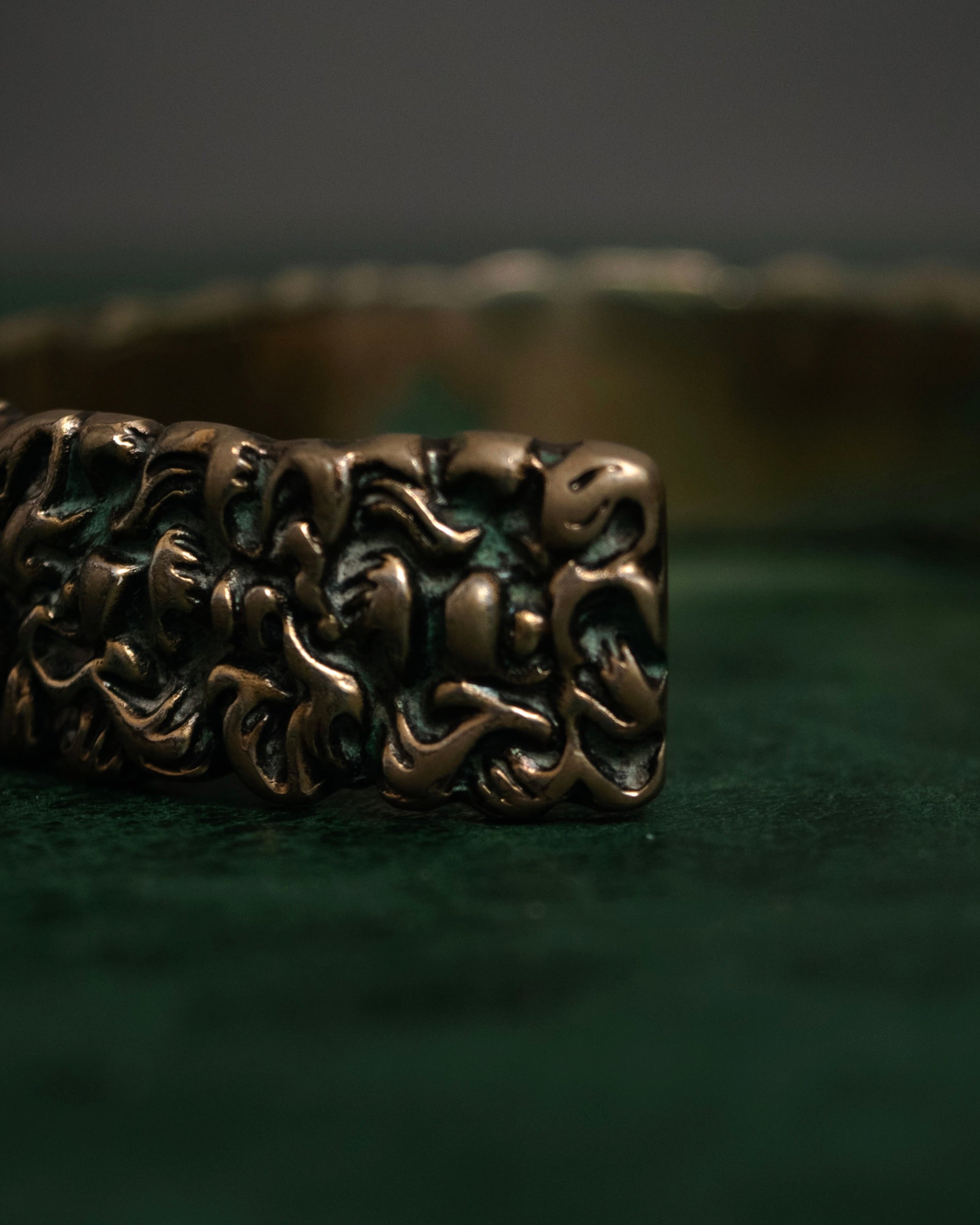 “GUCCI” 2010’s organic relief cuff bracelet