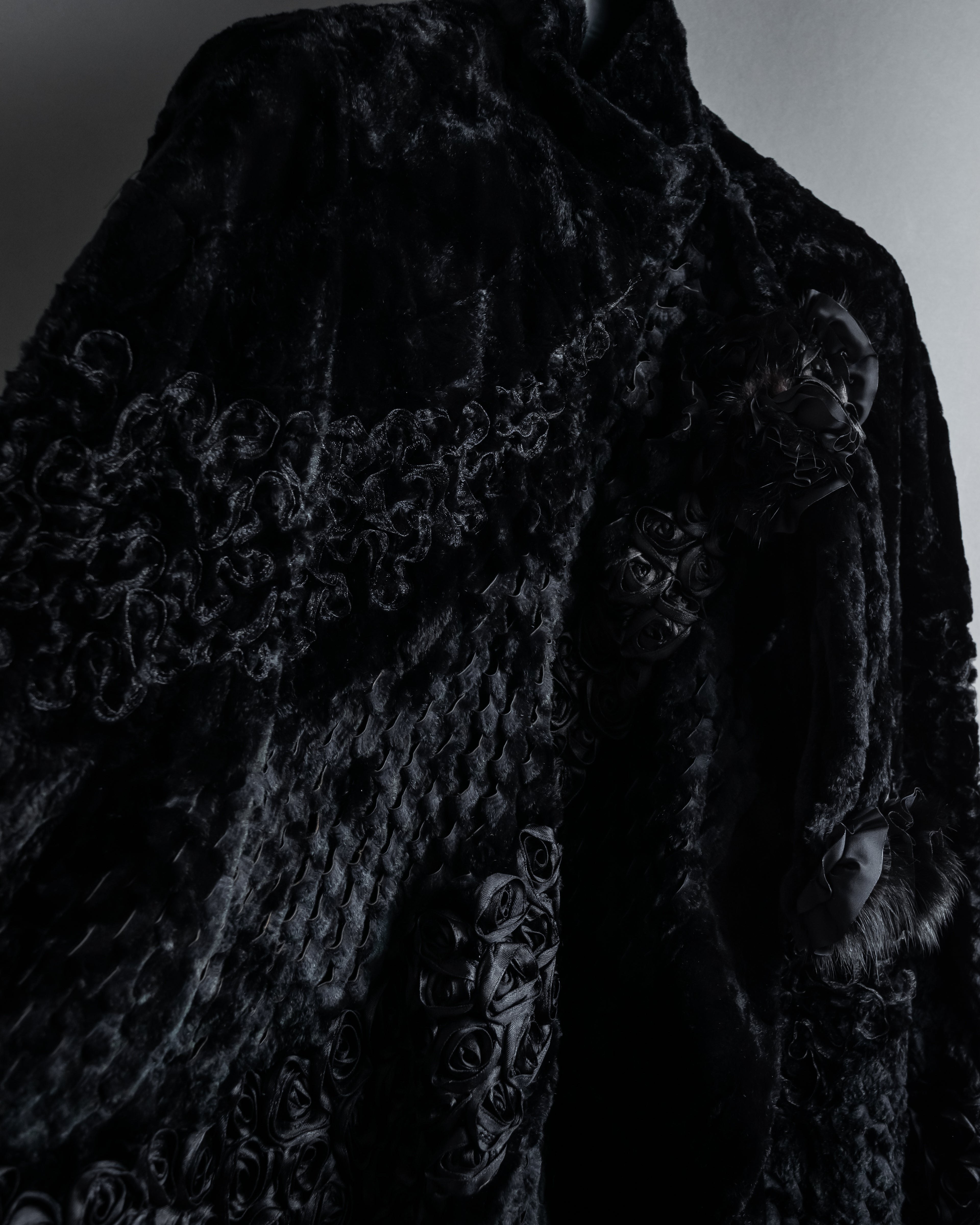 -SPECIAL- "FENDI" 90s Karl Lagerfeld-era lattice fur cape