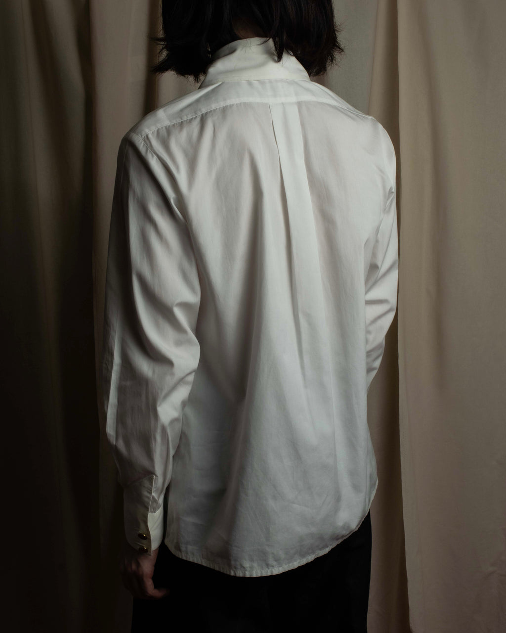 "CHANEL" Gold button design pleated white shirt