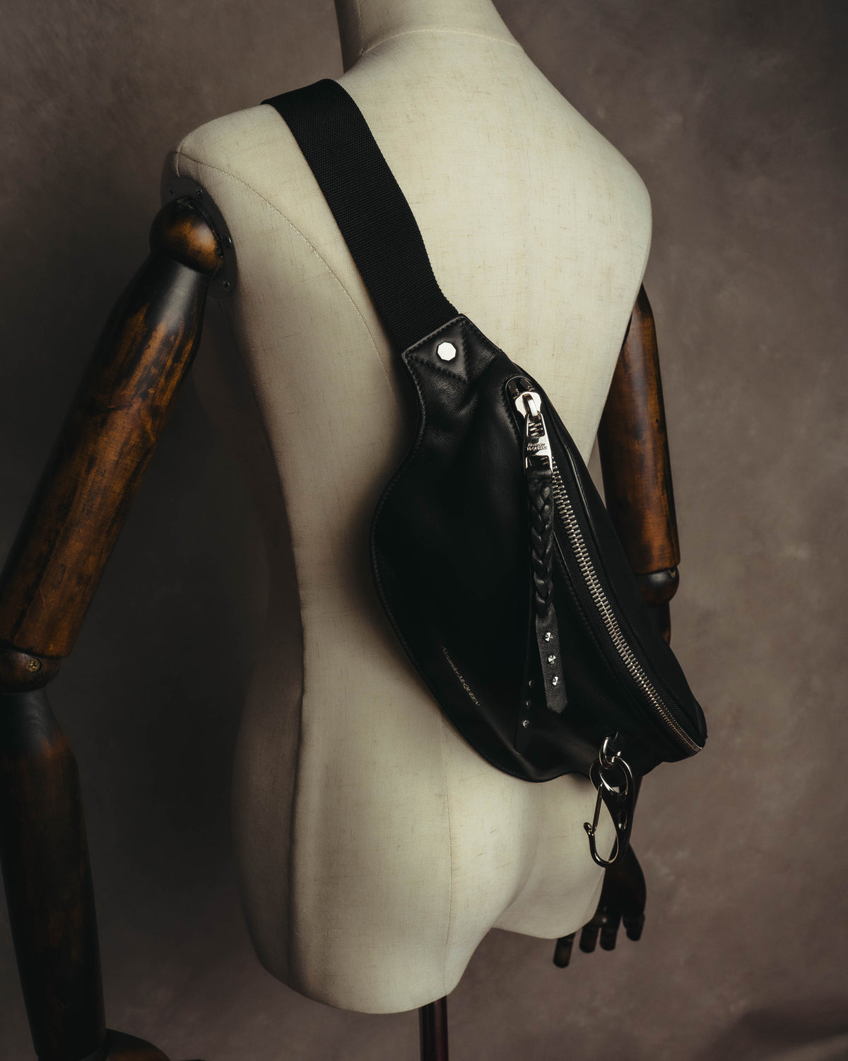 "Alexander McQueen" 10's Edgy leather belt bag