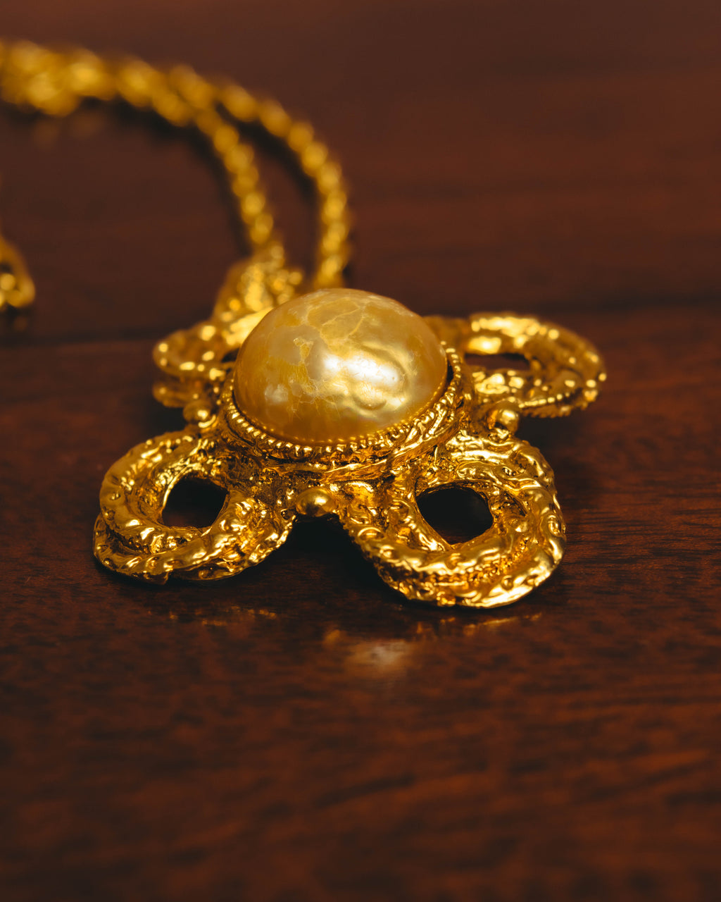 -SPECIAL- "YVES SAINT LAURENT" 80's-90's Baroque pearl textured gold pendant necklace