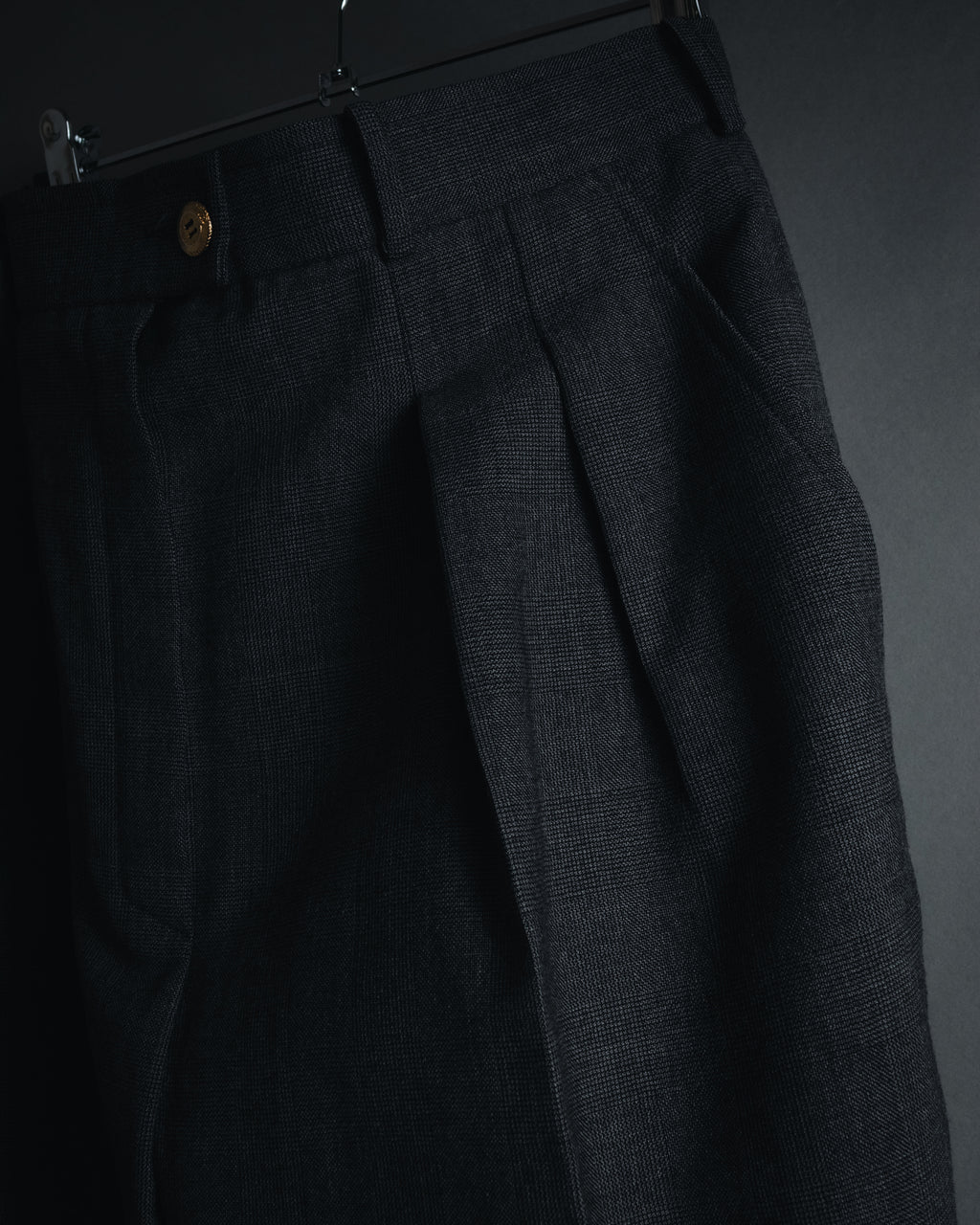 "CHANEL" high-waisted pleated trousers with signature gold button