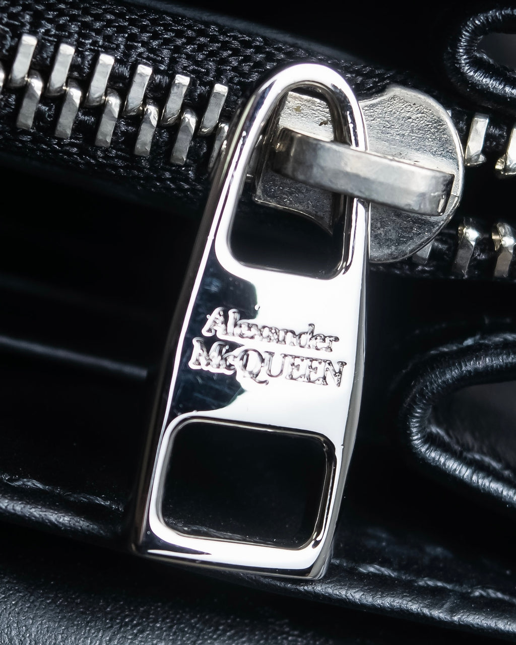 "Alexandar McQueen" Two-tone crystal clasp leather shoulder wallet