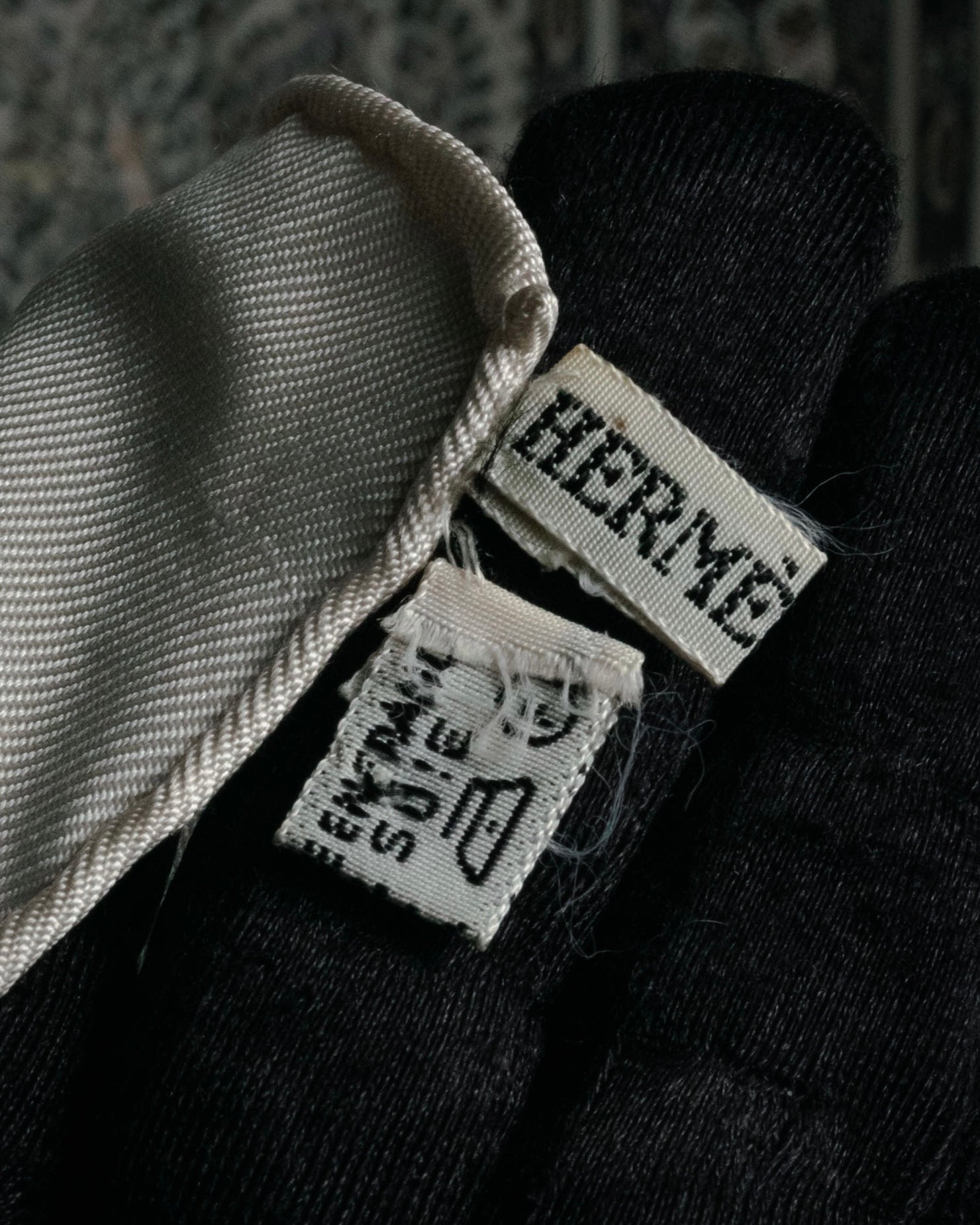 “HERMES” 1995–2005 Paisley botanical silk twill carré scarf