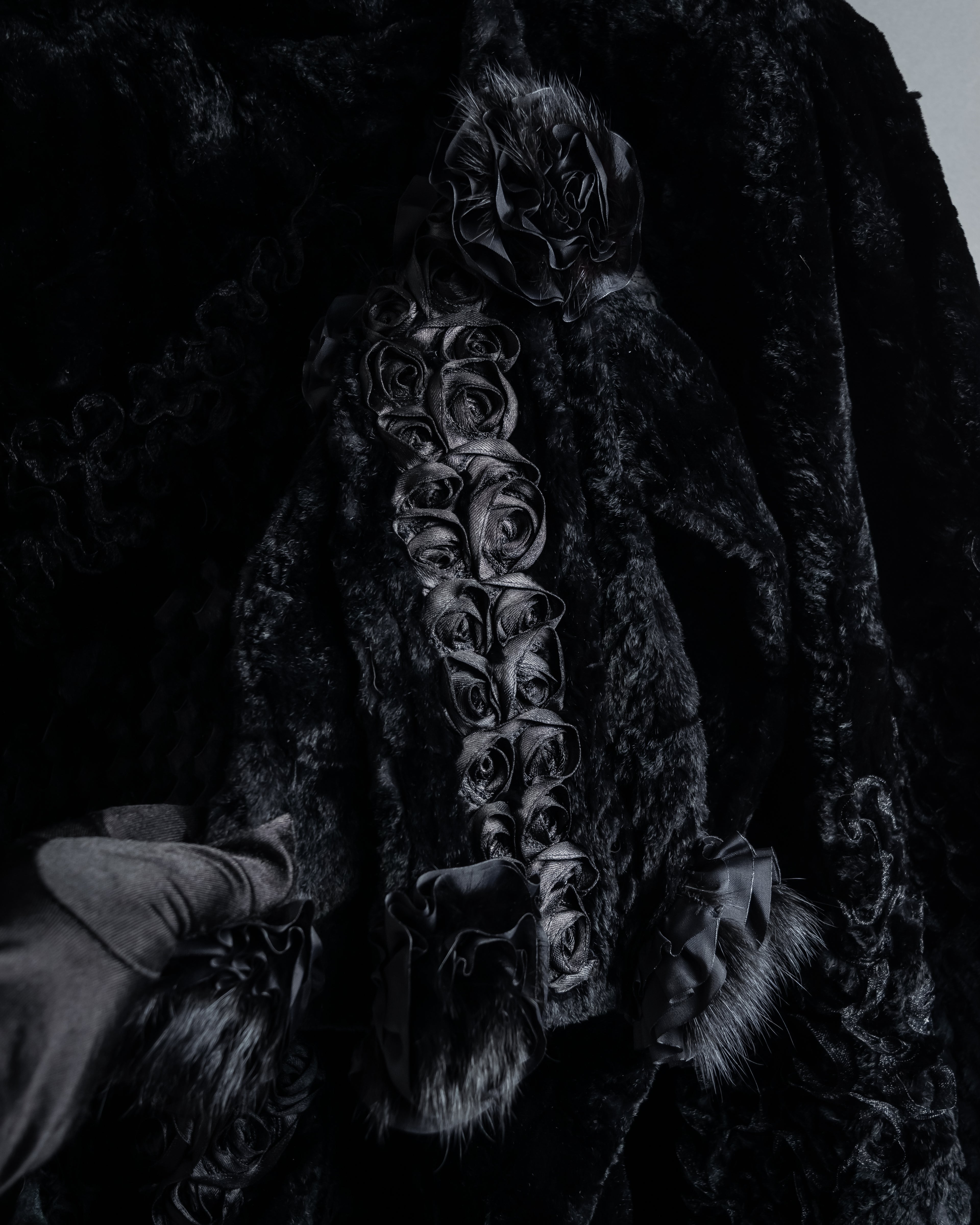 -SPECIAL- "FENDI" 90s Karl Lagerfeld-era lattice fur cape