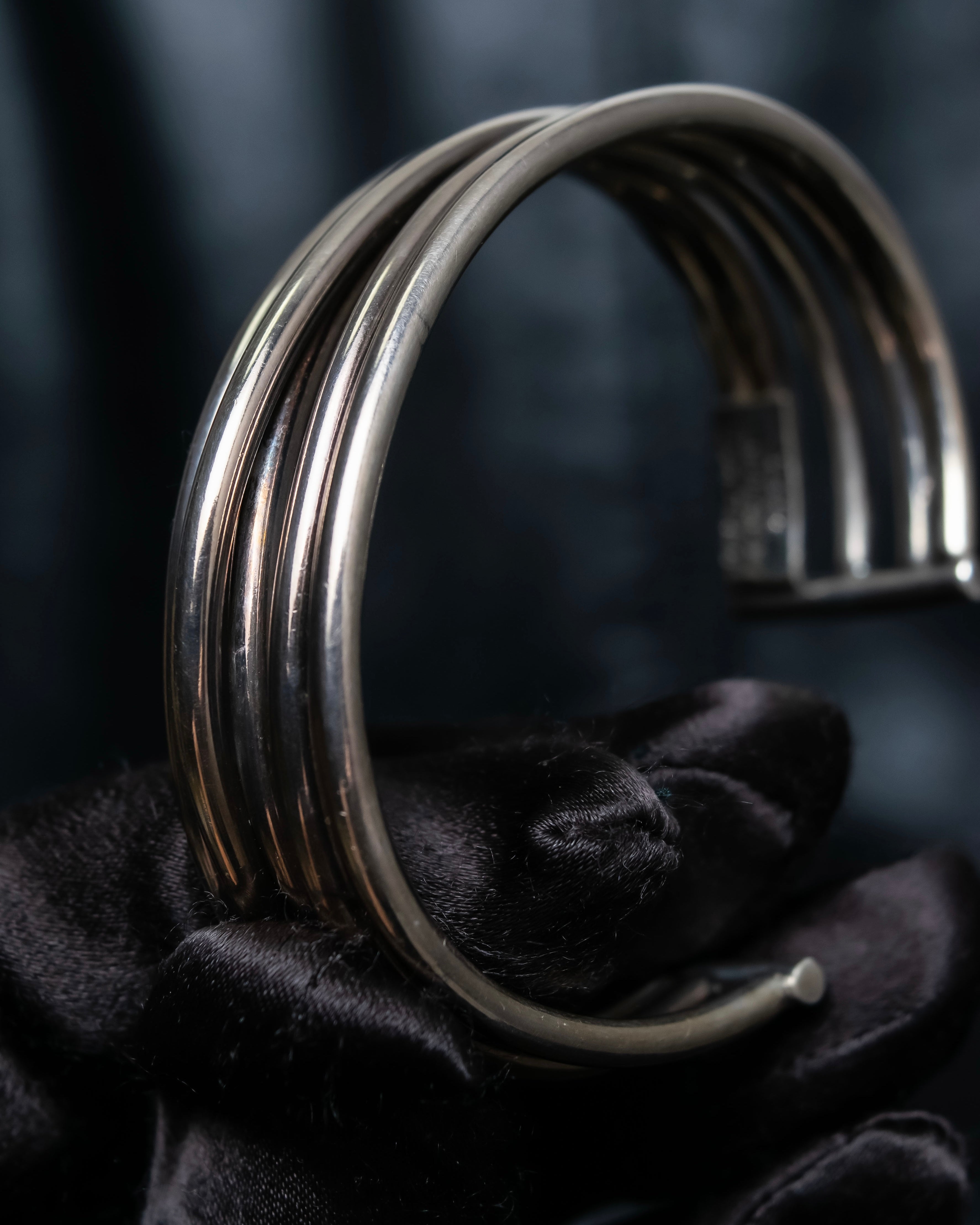 “PHILIPPE AUDIBERT” Crossed 5 line silver bangle