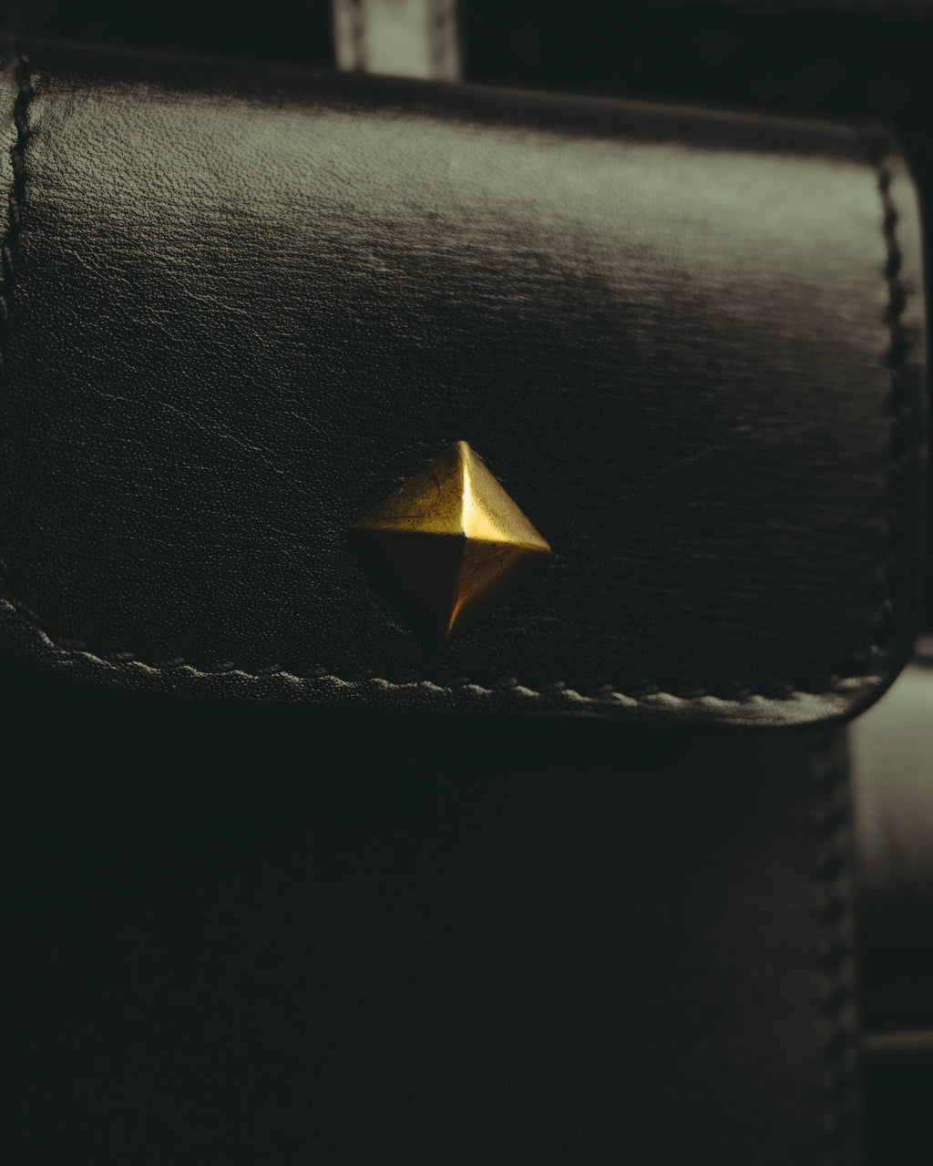 -SPECIAL- “GUCCI” 2012-2016 crossover-era crest studded doctor bag