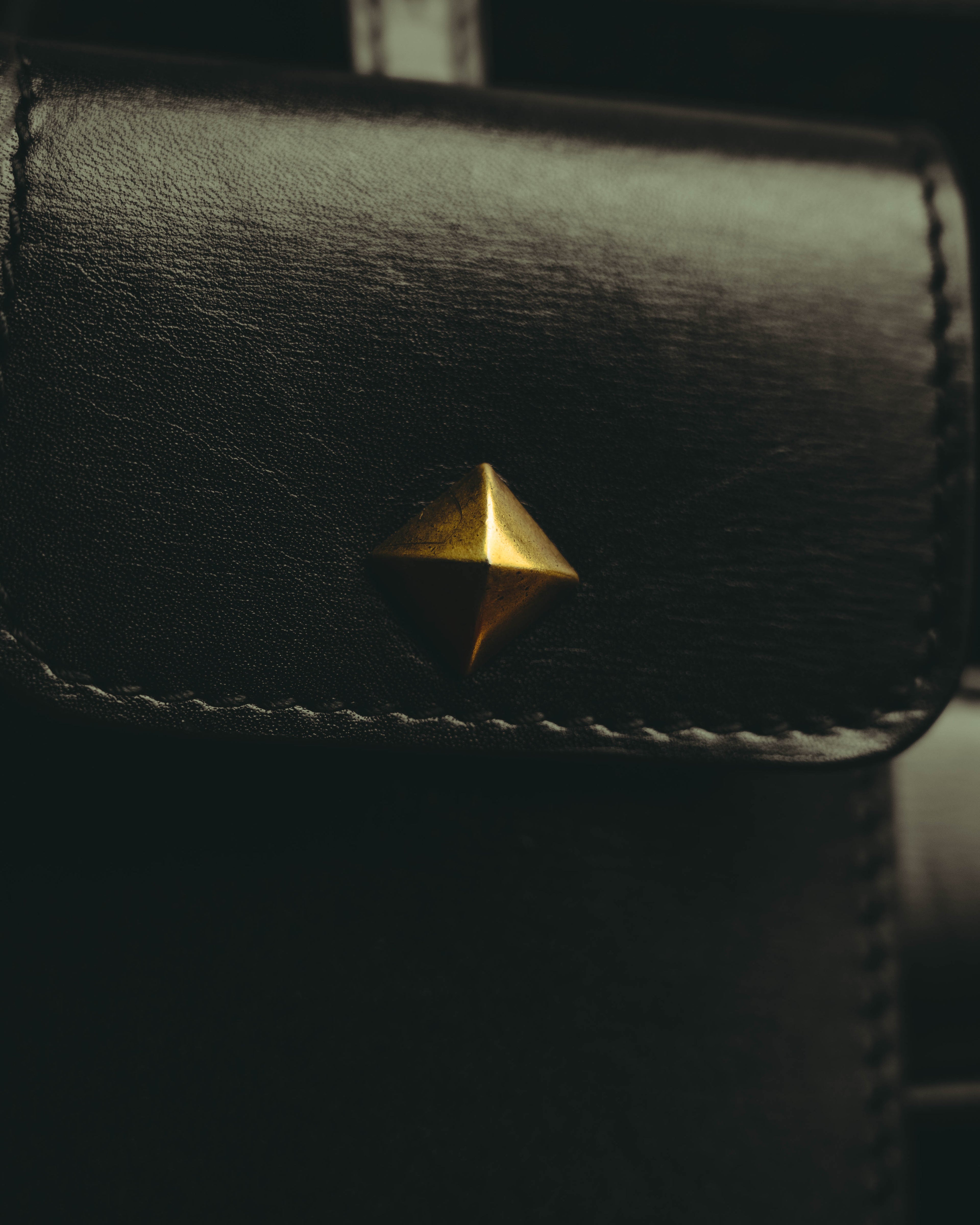 -SPECIAL- “GUCCI” 2012-2016 crossover-era crest studded doctor bag