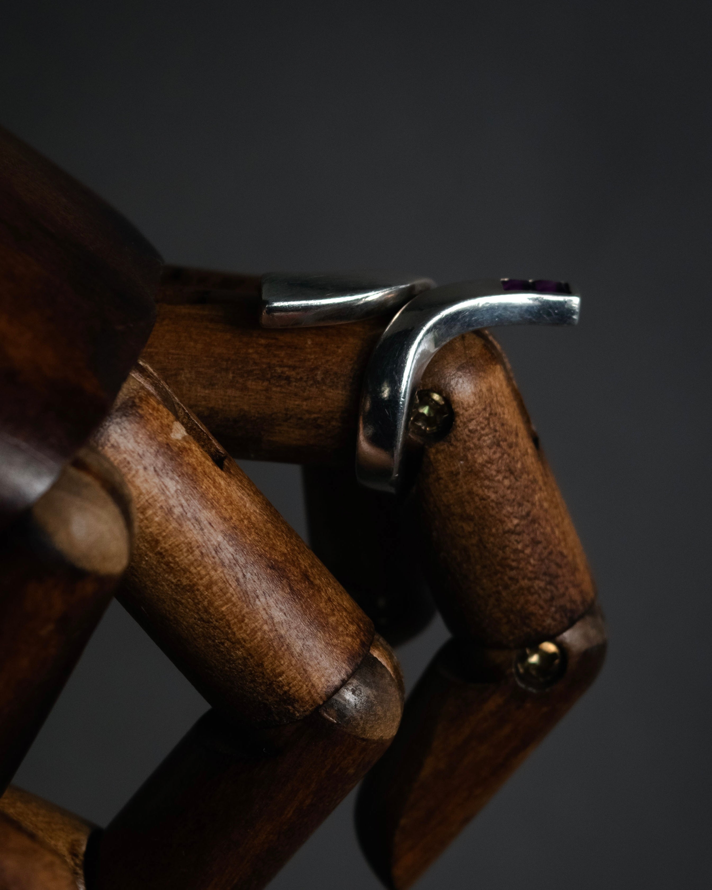 “GUCCI” 1990’s-2000’s Amethyst bypass silver ring