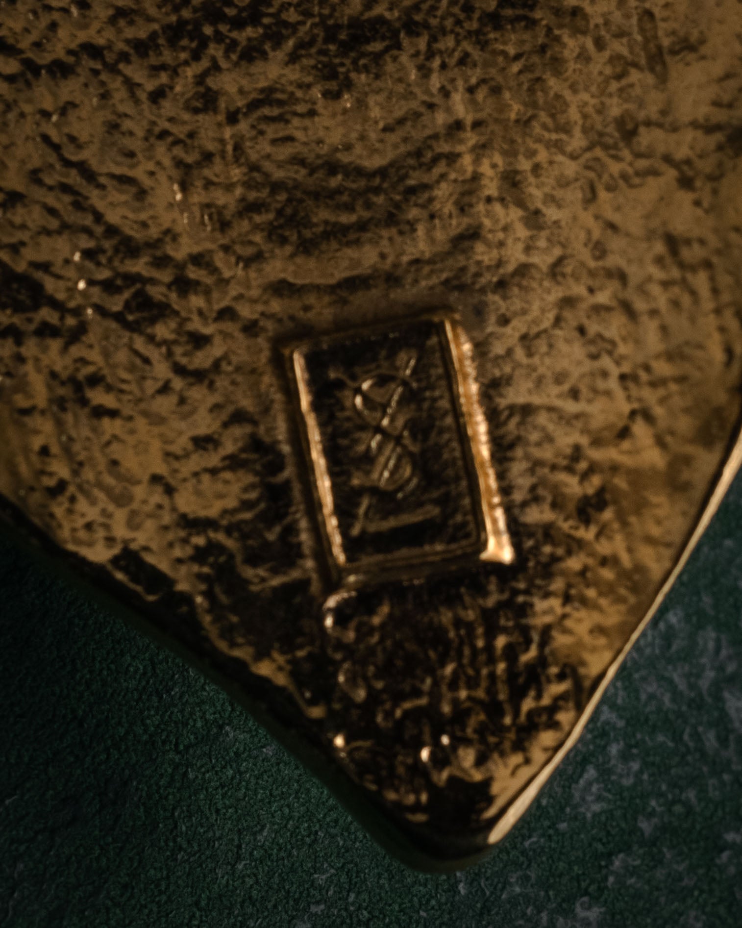 –SPECIAL– “Yves Saint Laurent”
80’s-90’s Sculptural red stone statement necklace