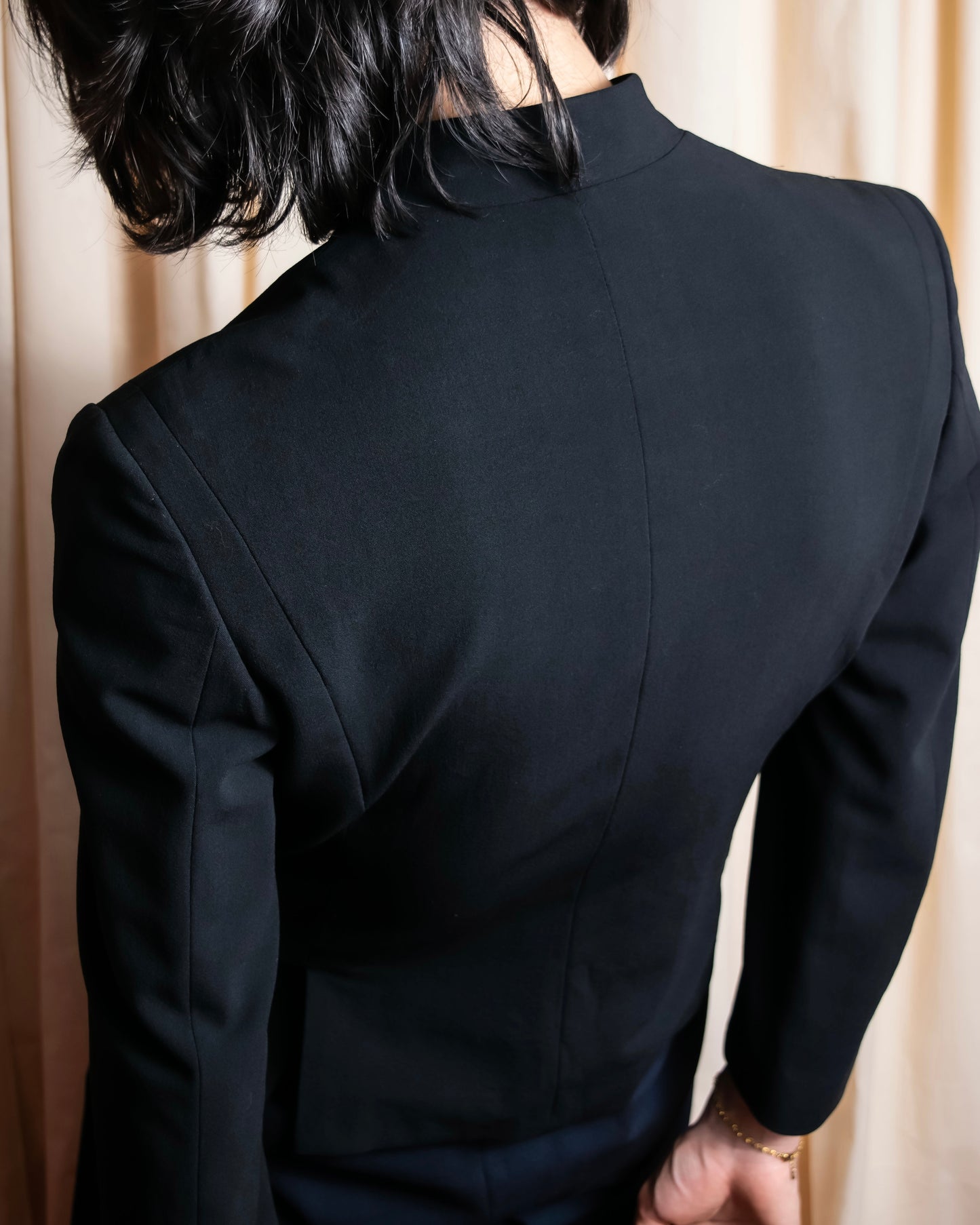 “ISSEY MIYAKE”  Chin belt designed stand collar jacket