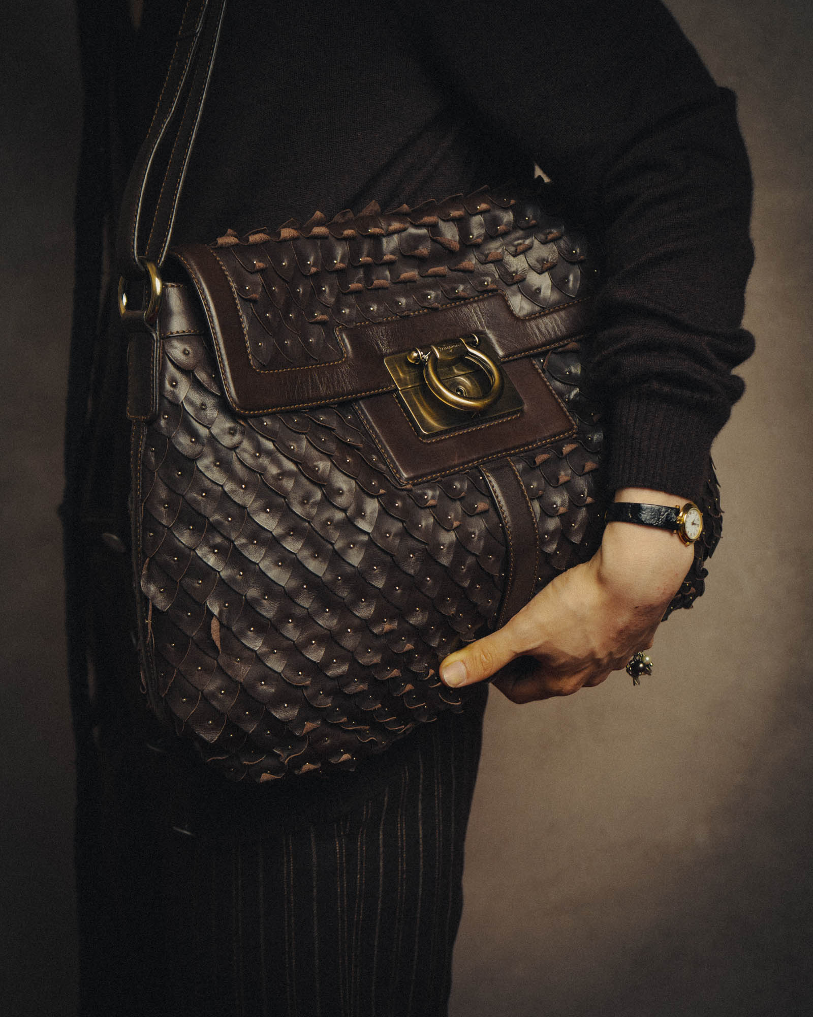 -SPECIAL- “Salvatore Ferragamo” 00’s-10’s Leather scale appliqué gancini shoulder bag