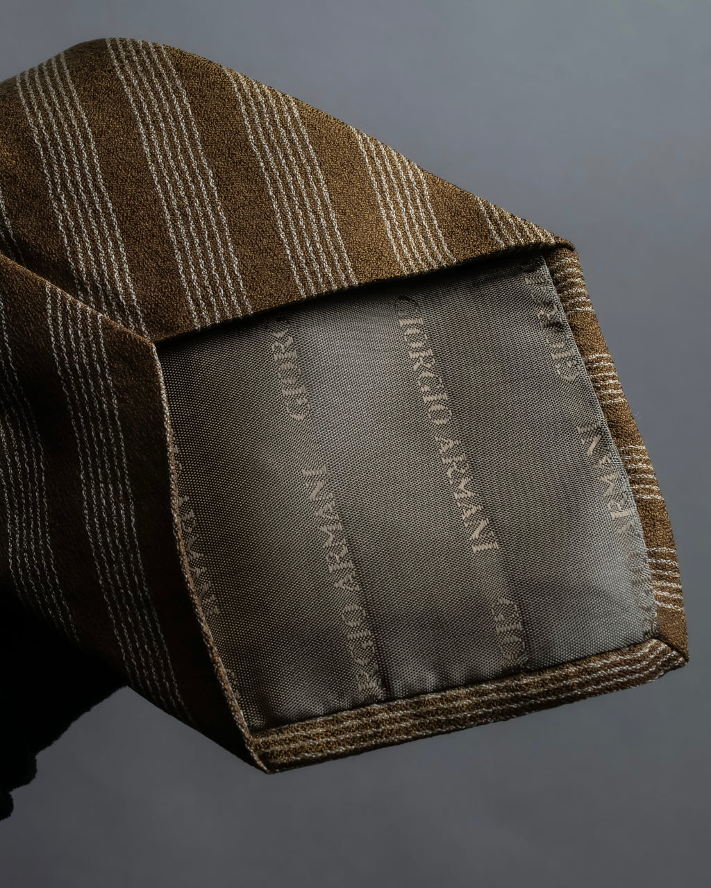"GIORGIO ARMANI" Diagonal stripe woven silk necktie