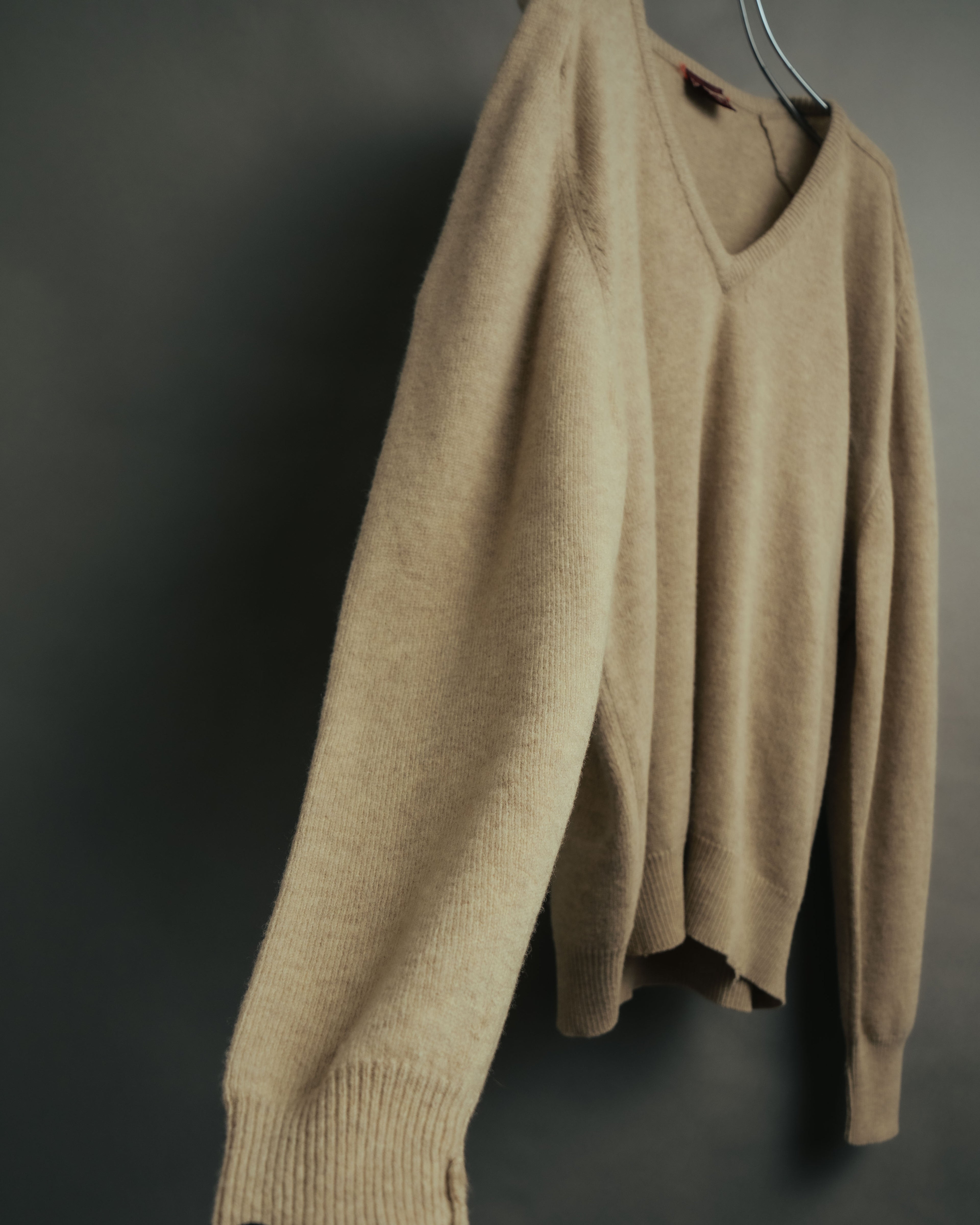 -MOOD Vintage Collections-
80’s-90’s V-neck lambswool knit
